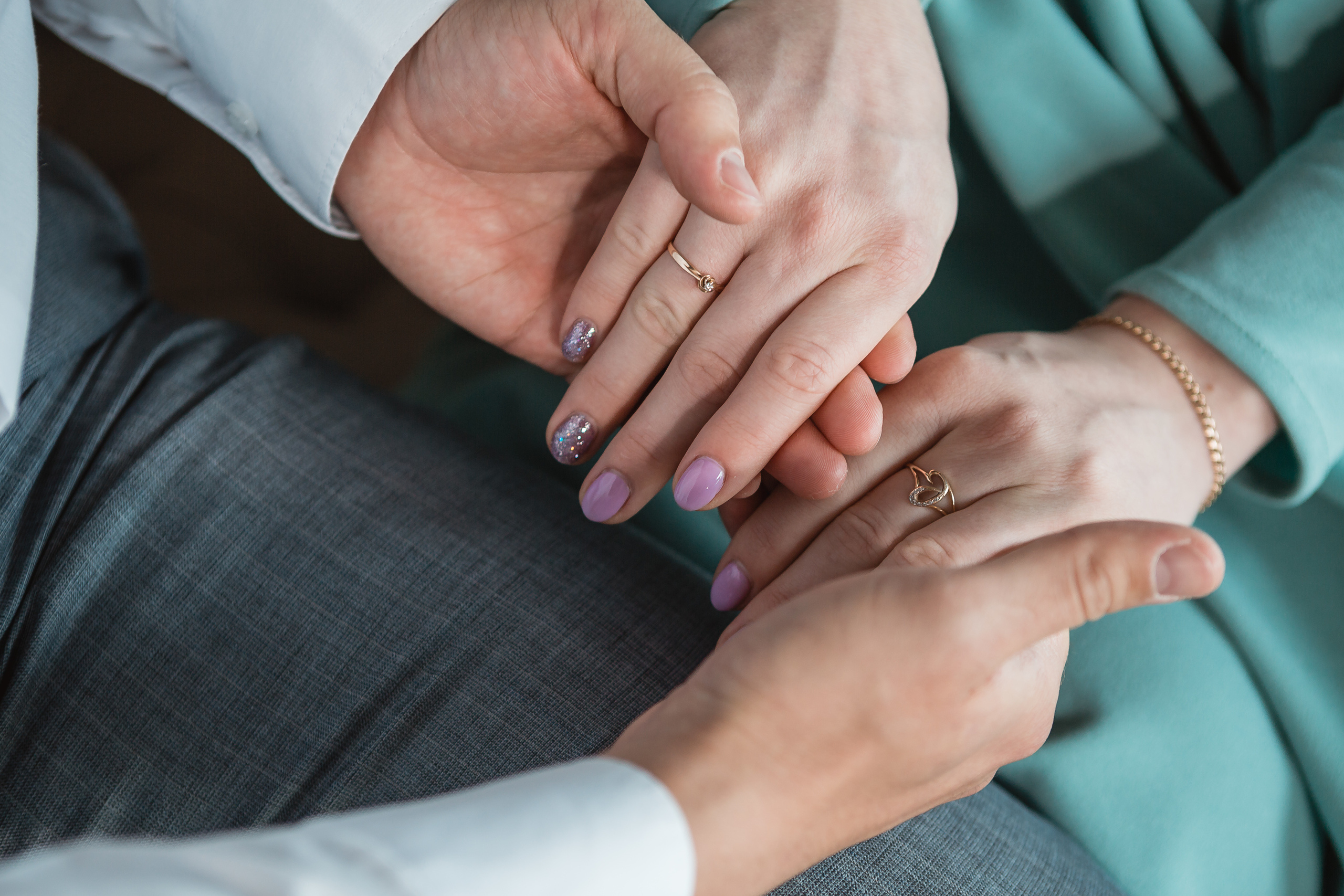 Фотосессия беремемнности с мужем в студии екатеринбург. Фотограф Виктория Темирова Екатеринбург