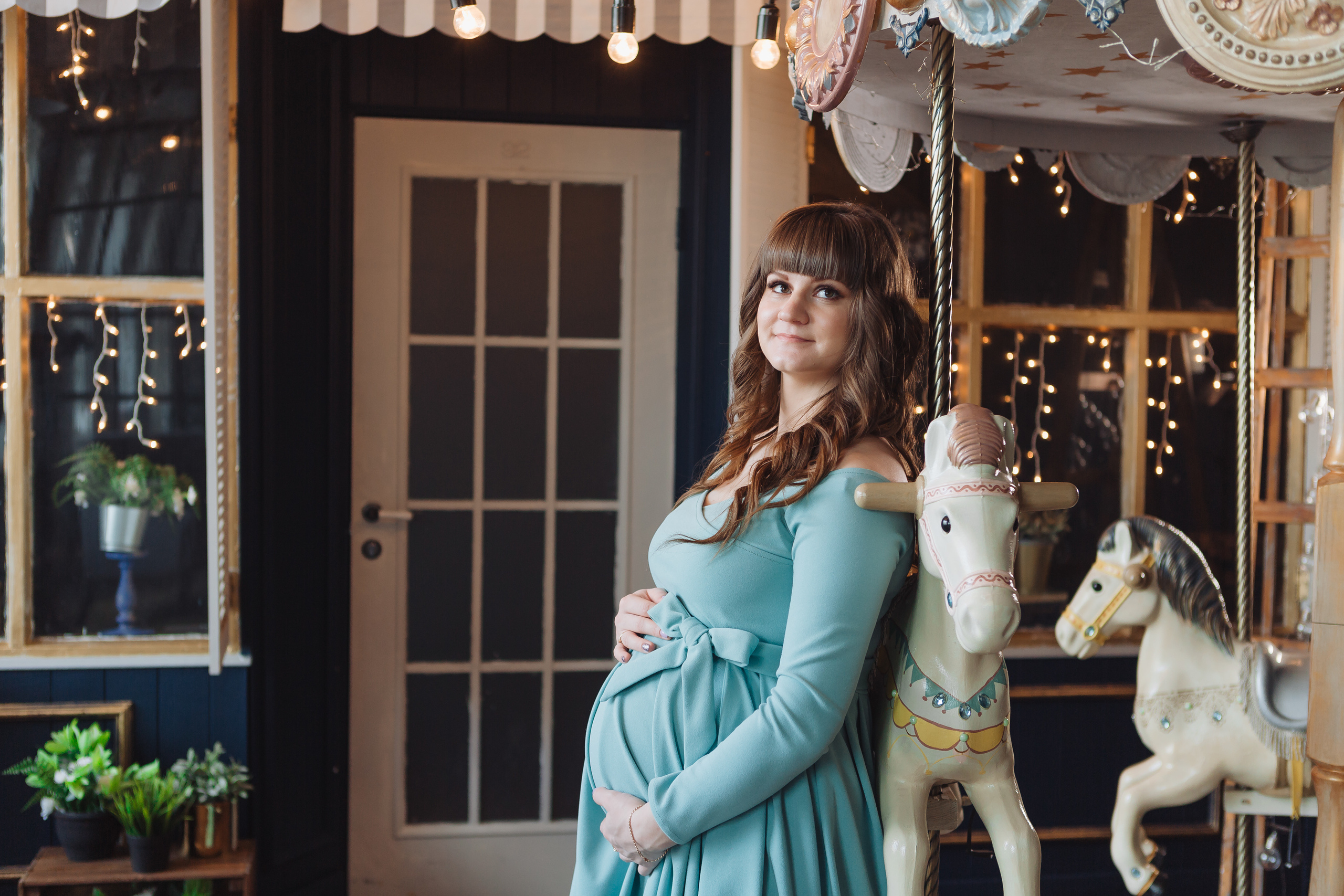 Фотосессия беремемнности с мужем в студии екатеринбург. Фотограф Виктория Темирова Екатеринбург