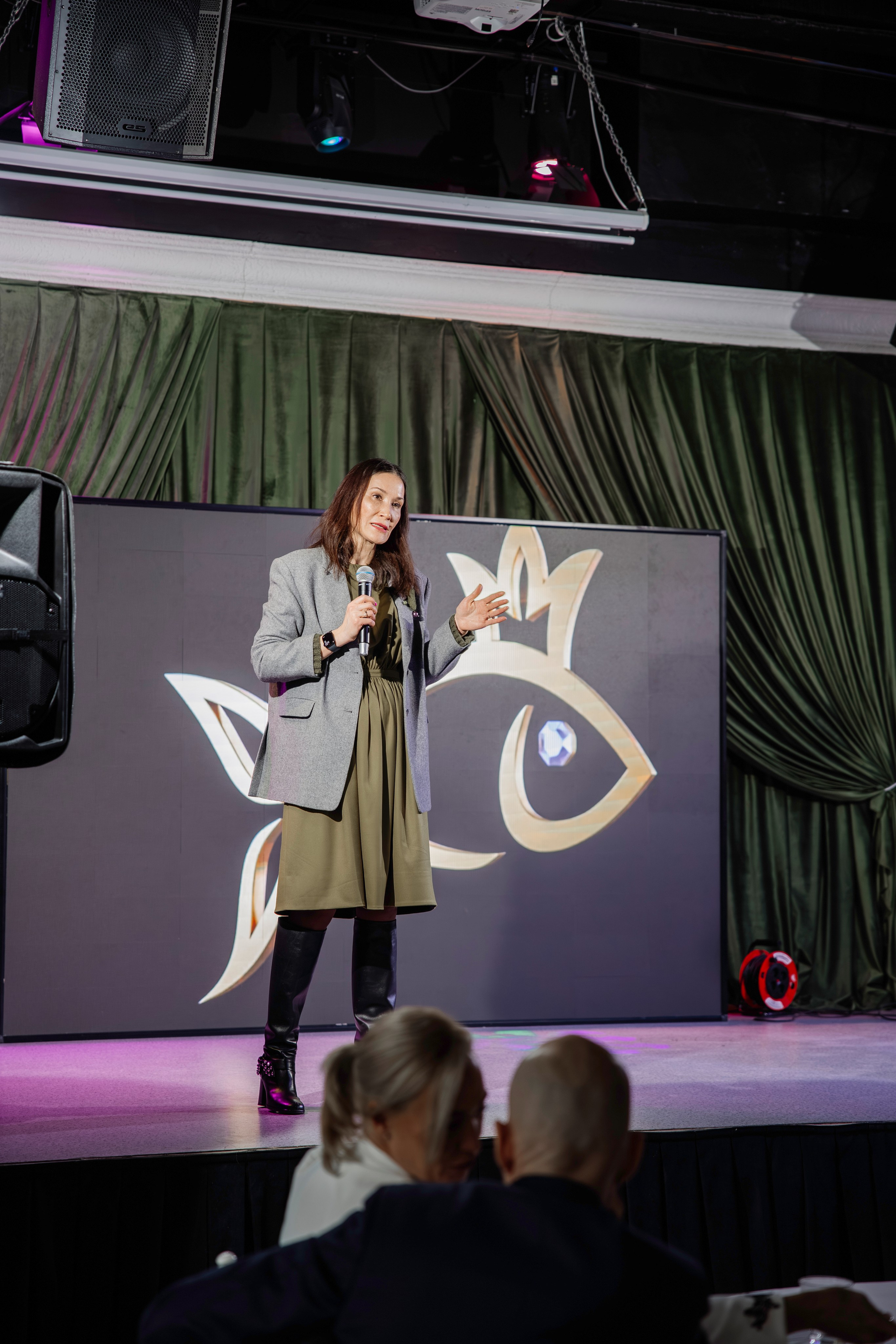 Империя Изобилия — выступления спикеров для предпринимателей. Свадебный фотограф в Иркутске Бобылев Никита