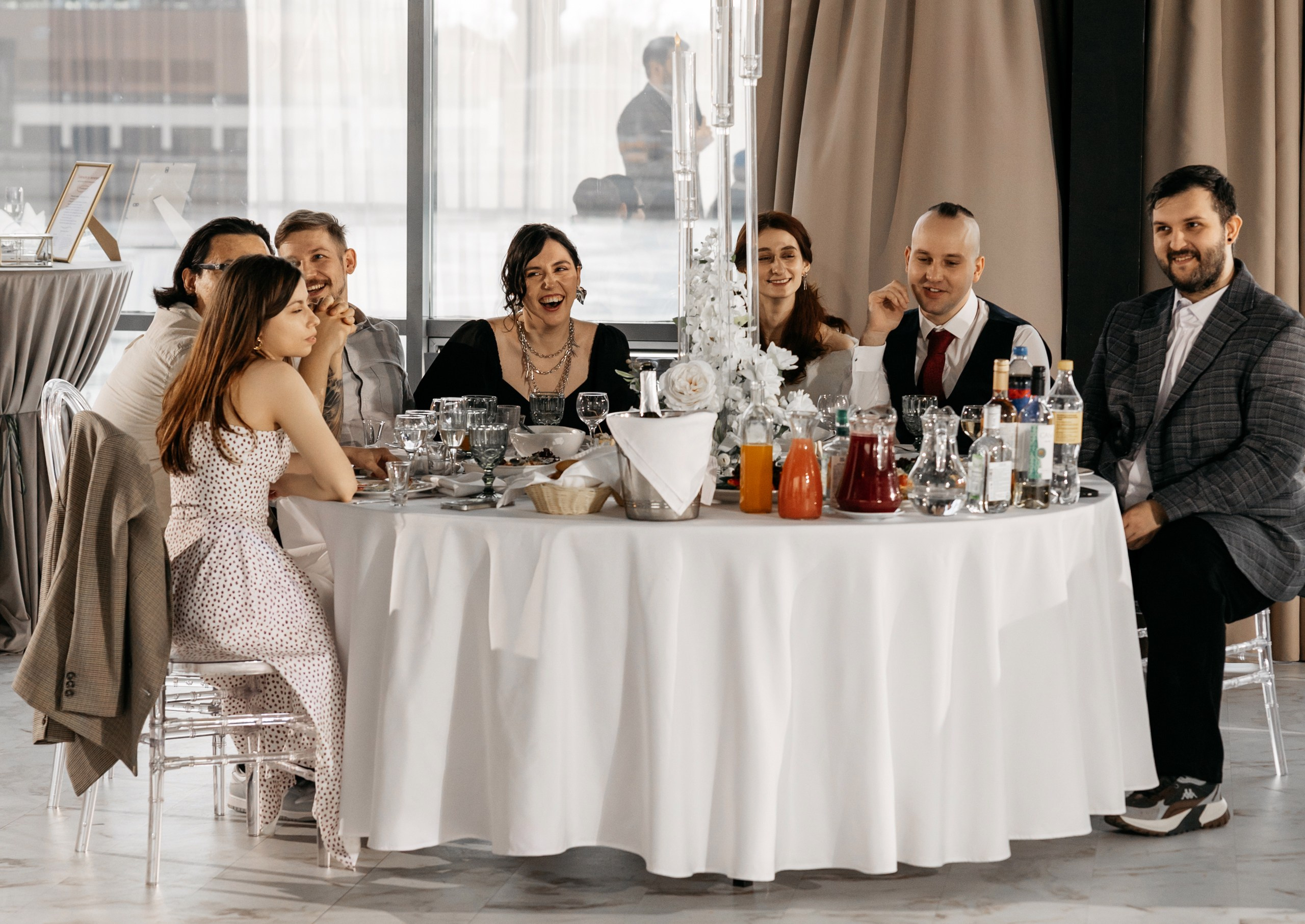 Свадебная фотосессия банкета. Свадебный и Семейный Фотограф в Гатчине и Санкт-Петербурге Виктория