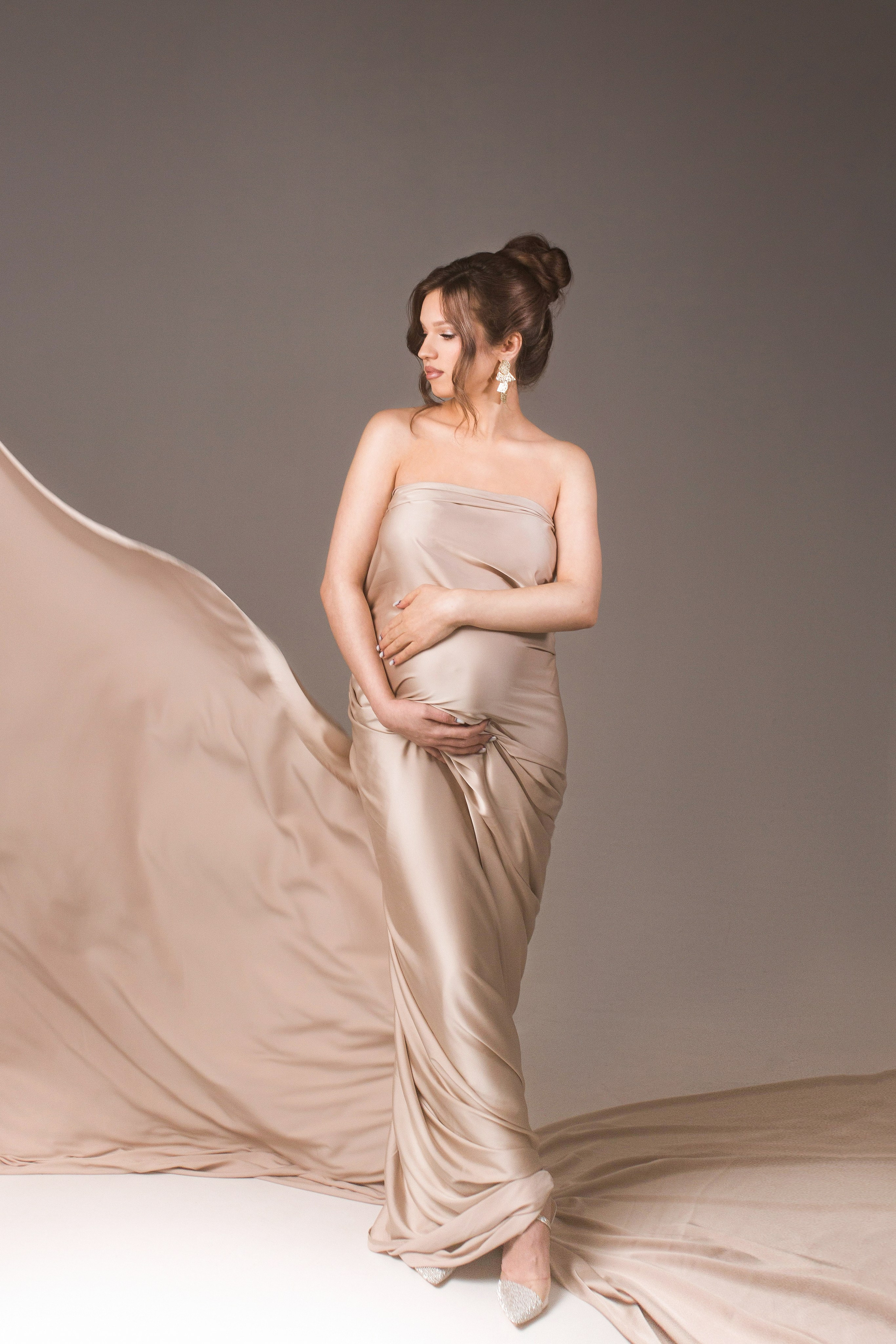 Фотосессии беременности в стиле минимализм в Кемерово. Елена Данилова фотограф беременности в Кемерово