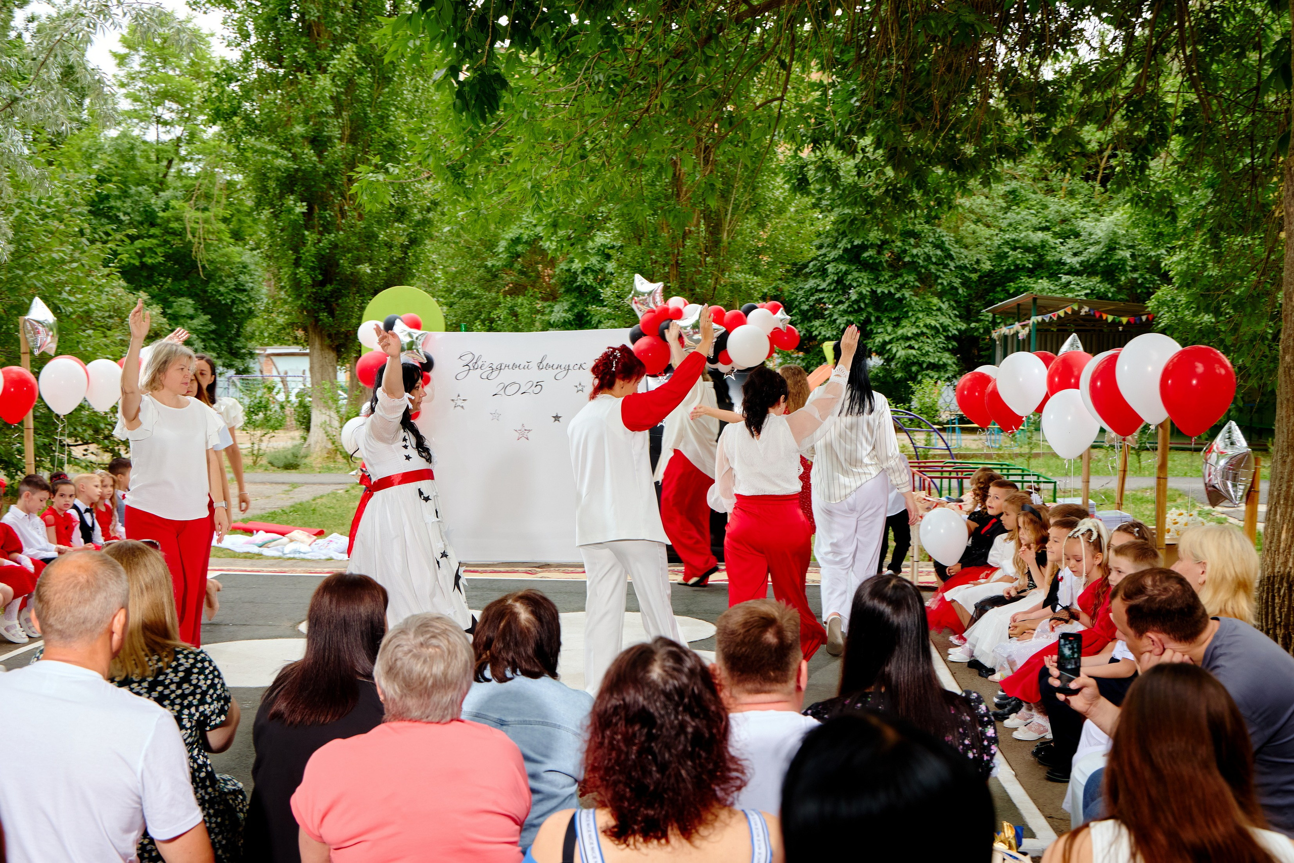Выпускной 45 сад. Фотограф Выпускные альбомы Таганрог Сергей Коробченко