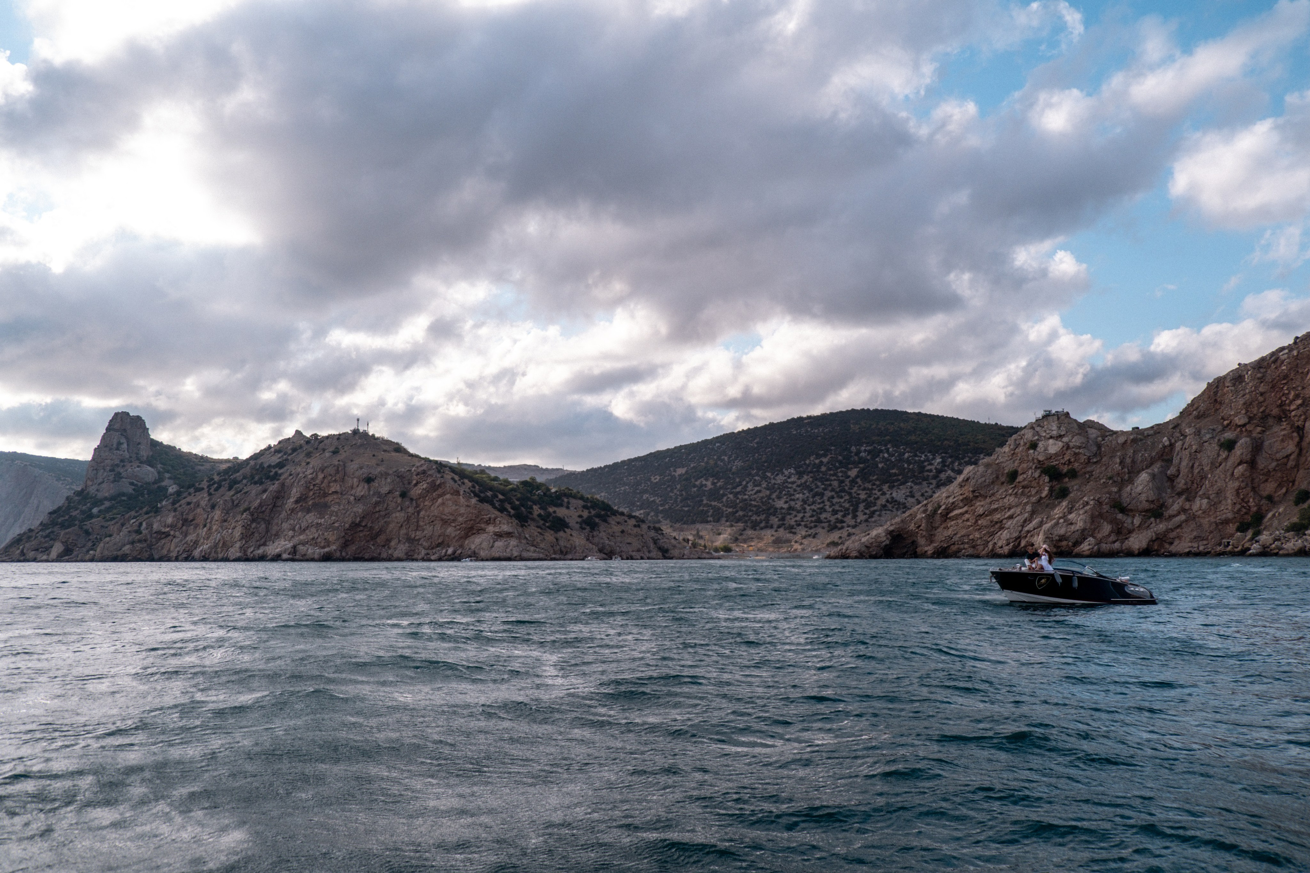 М+А — Прогулка на катере в Балаклаве. Профессиональная фотосъемка в Крыму. Натуральные эмоции и живые кадры. Забронируйте дату прямо сейчас!