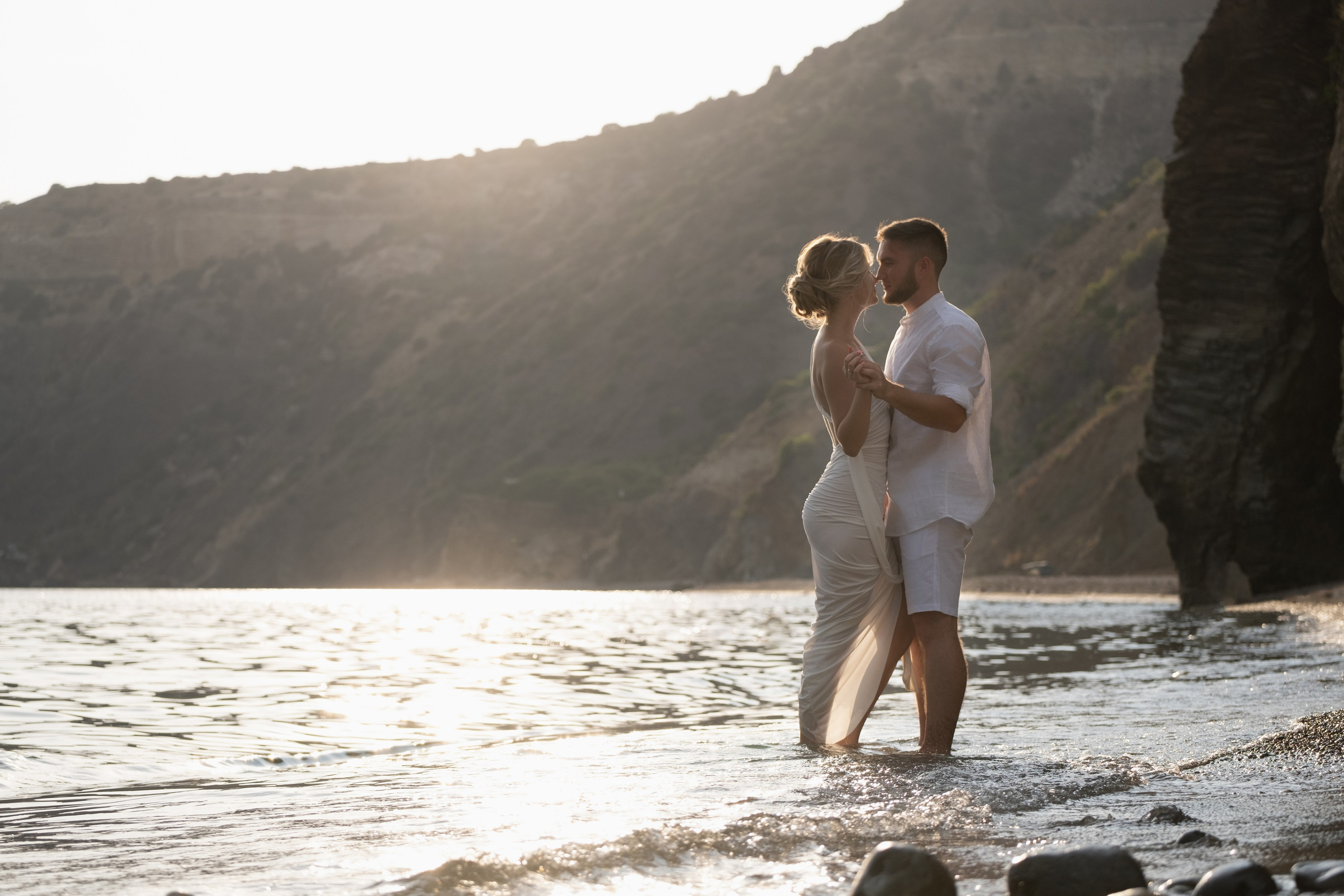 Предсвадебная съемка. Фотосессия перед свадьбой. Профессиональная фотосъемка в Крыму. Натуральные эмоции и живые кадры. Забронируйте дату прямо сейчас!