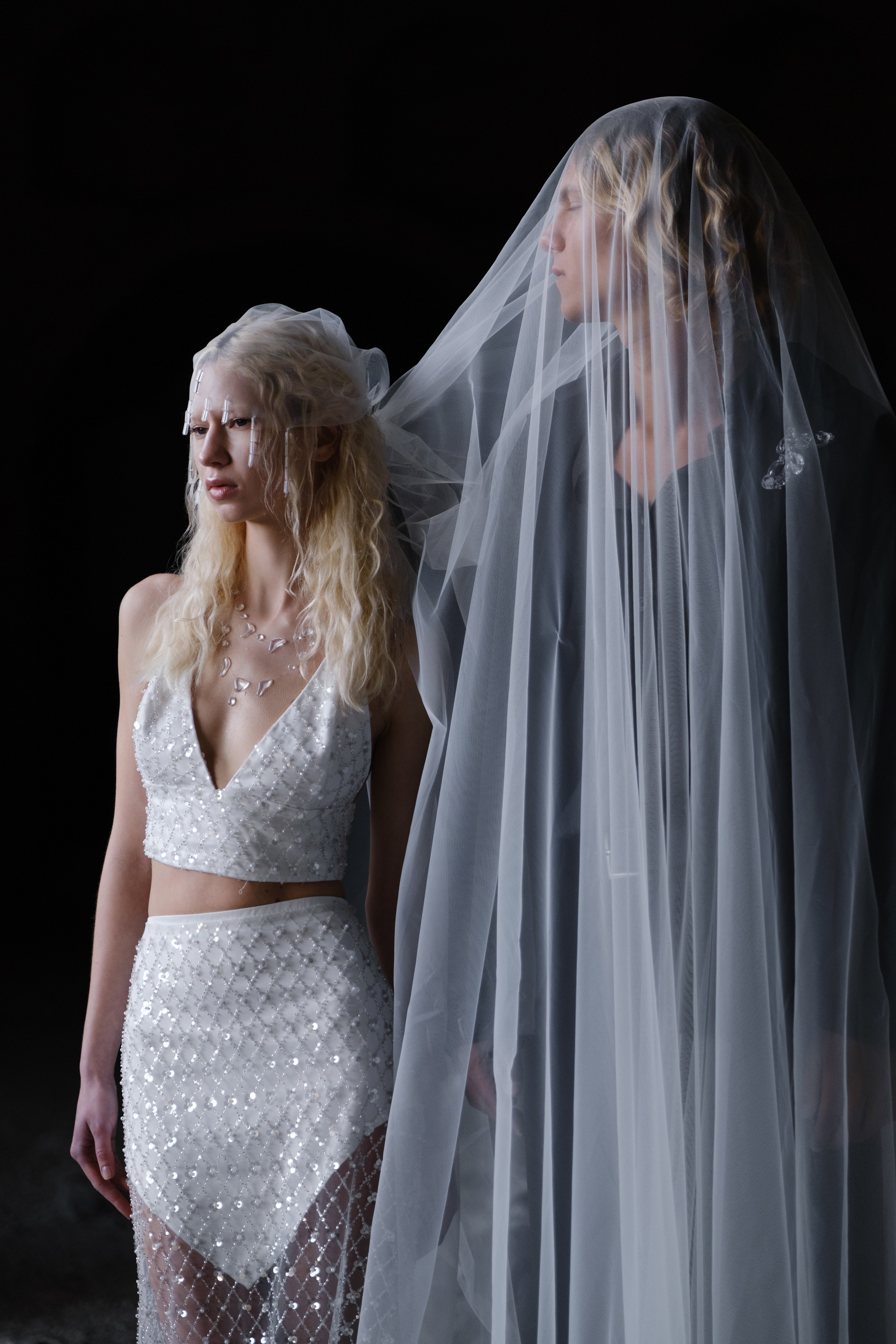 Свадебная фотосессия на Тропе Глицина Судак. Профессиональная фотосъемка в Крыму. Натуральные эмоции и живые кадры. Забронируйте дату прямо сейчас!