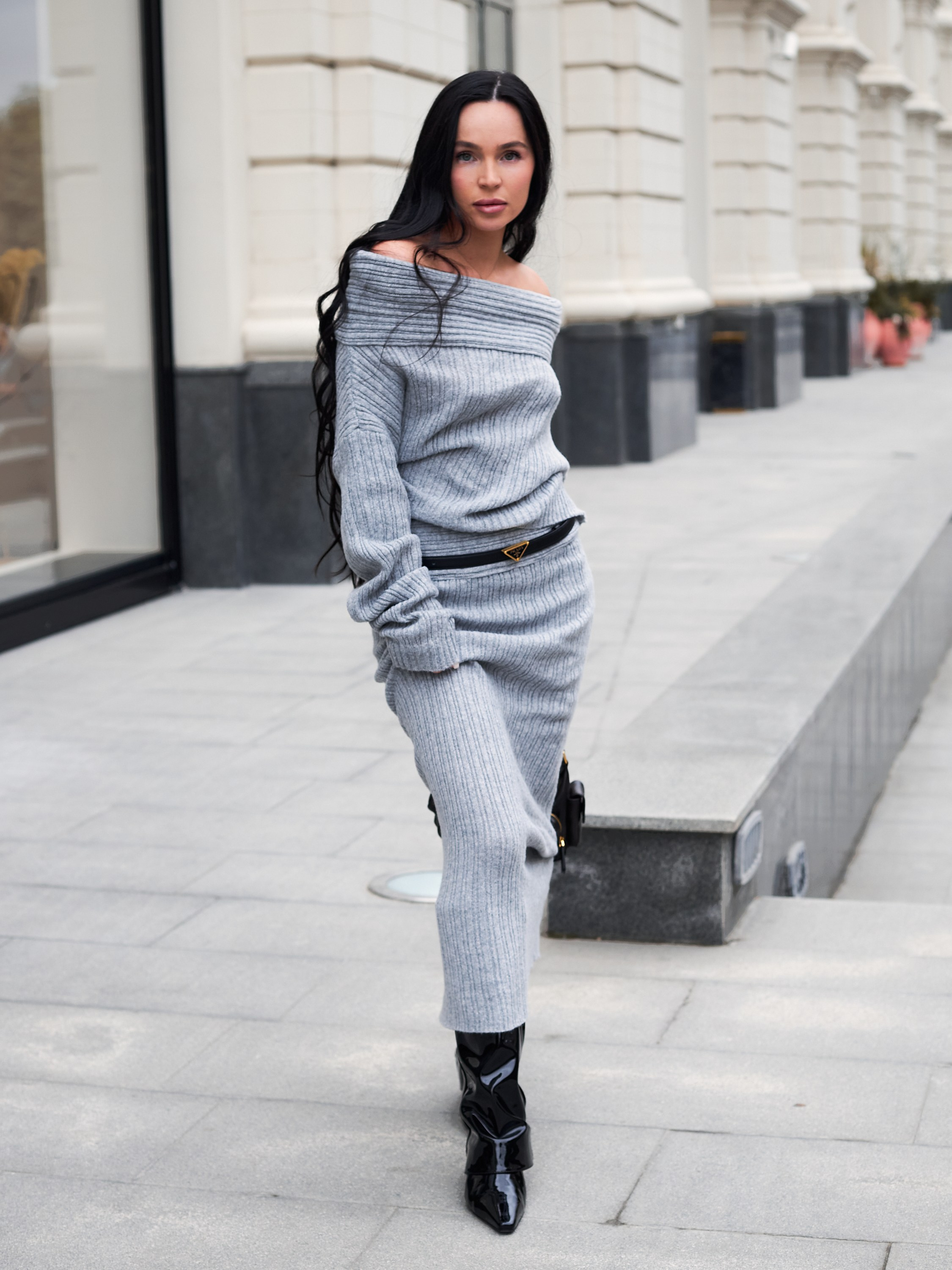 Фотосъемка теплых платьев Екатеринбург Wildberries ВБ Ozon Озон фотосессия одежды Екб заказать цена фотосъемка товара WB трикотаж карточки. Фотограф Екатеринбург Анастасия Жерновская | Маркетплейсы и нейрофото