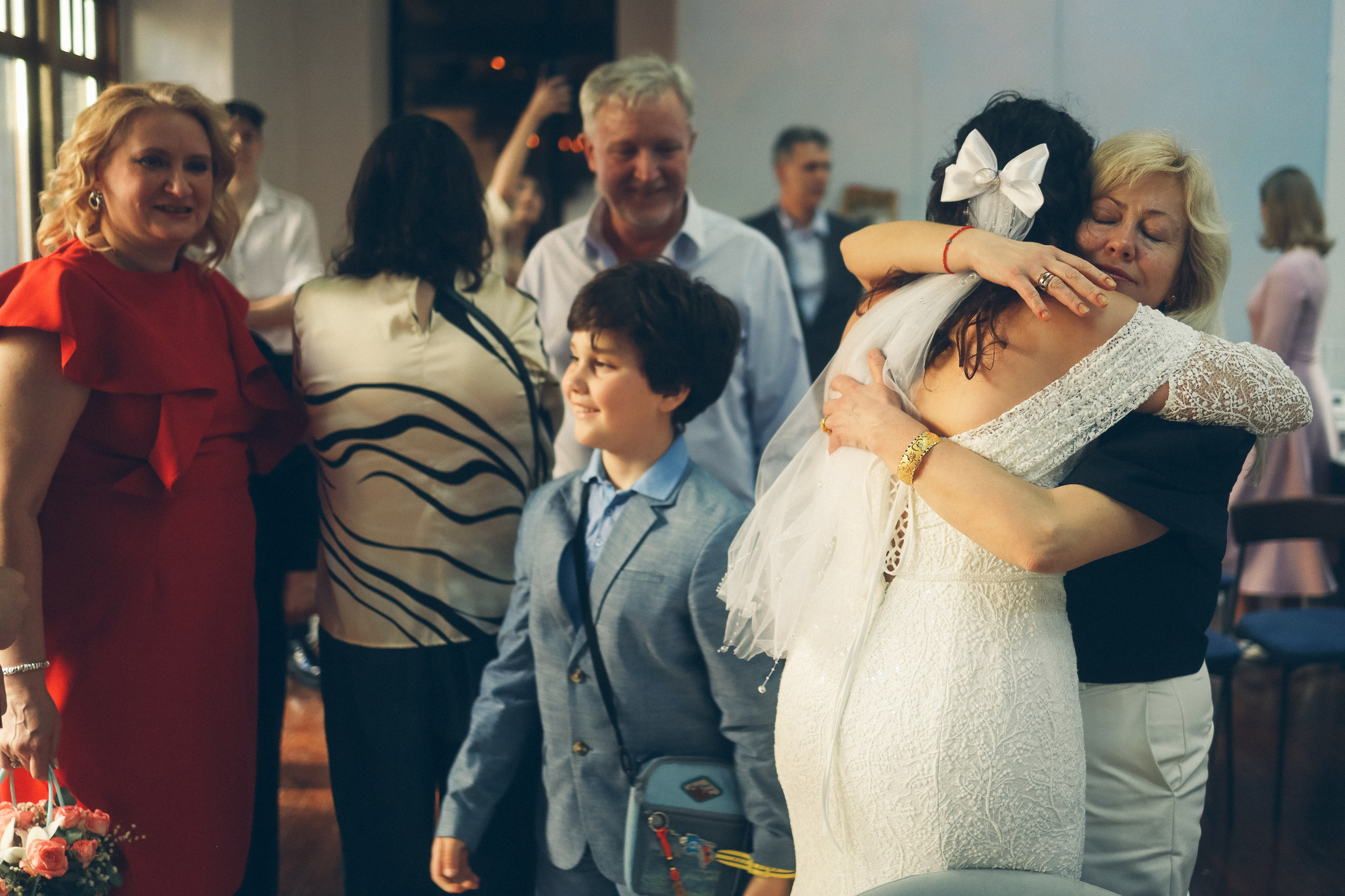 Илья и Науэль, прогулка и роспись в пространстве Yauza. Свадебный и портретный фотограф в Москве Кристина Золотова