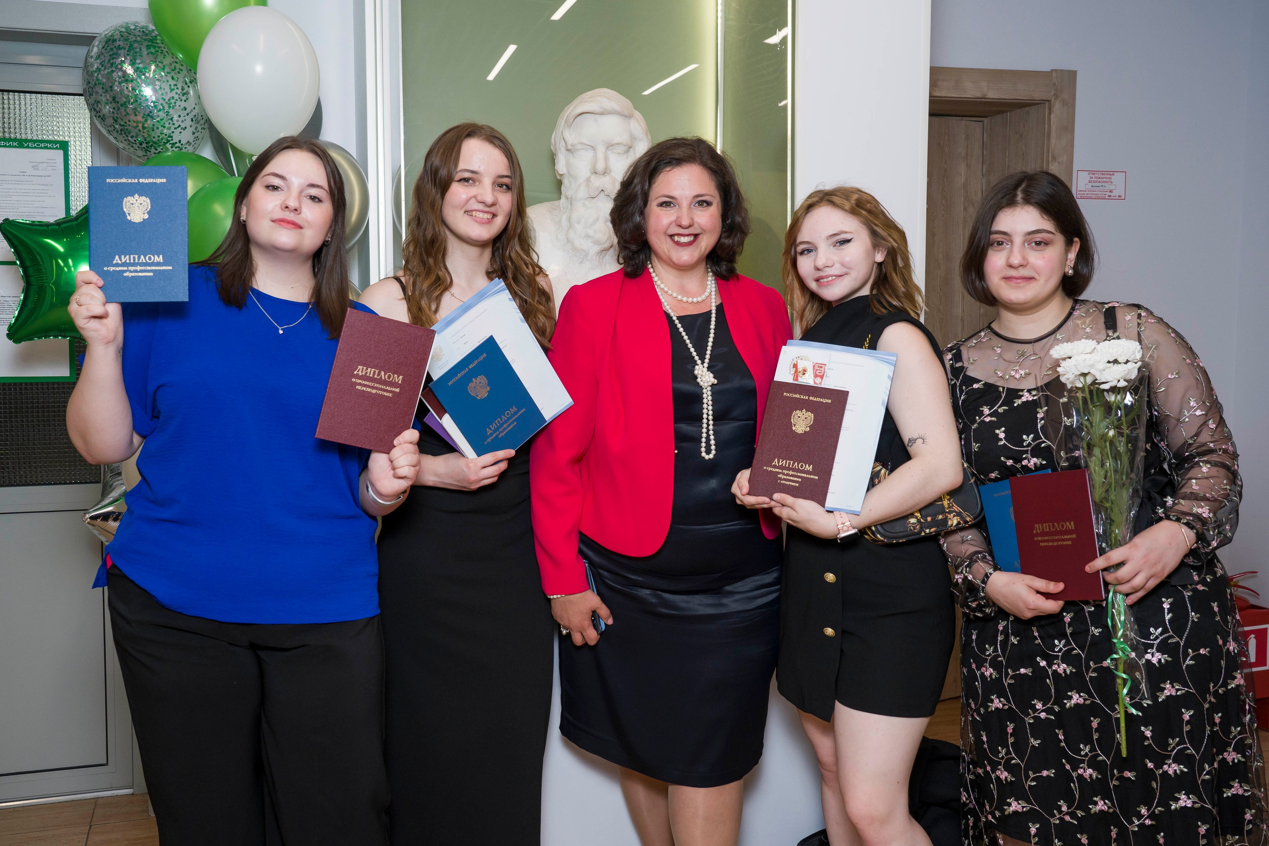 Выпускной в медколледже. Фотограф в Санкт-Петербурге. Репортажная и все съёмки для бизнеса