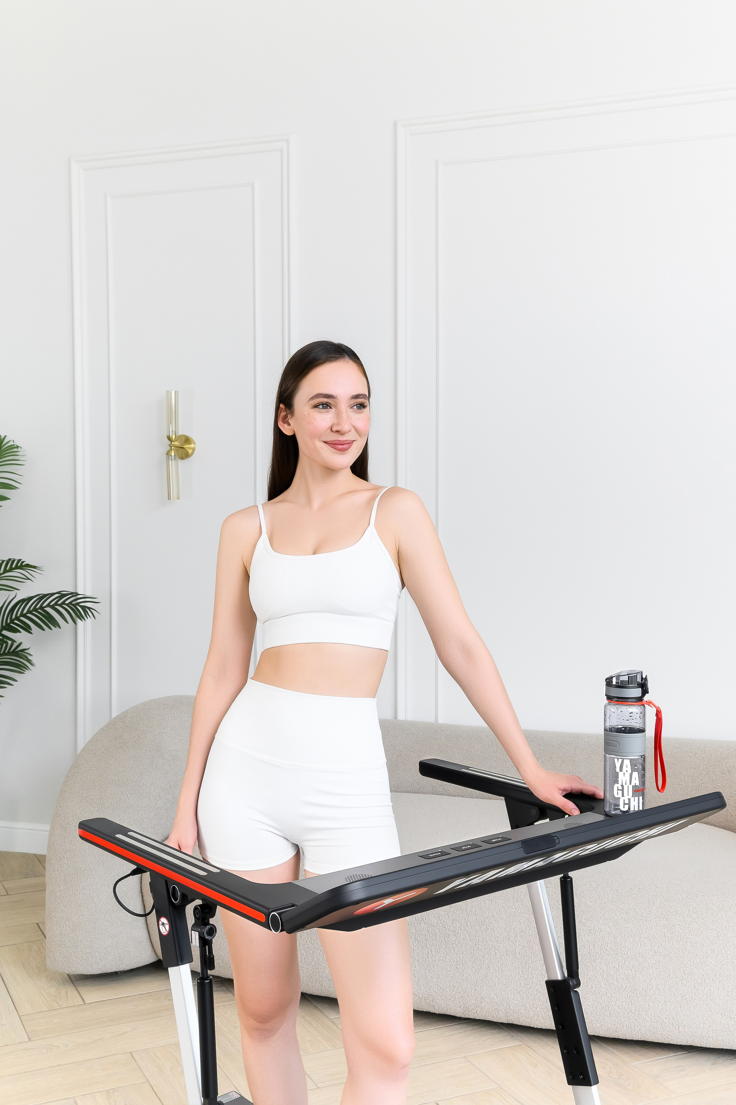 Съемка модели и товара с искусственным светом 2