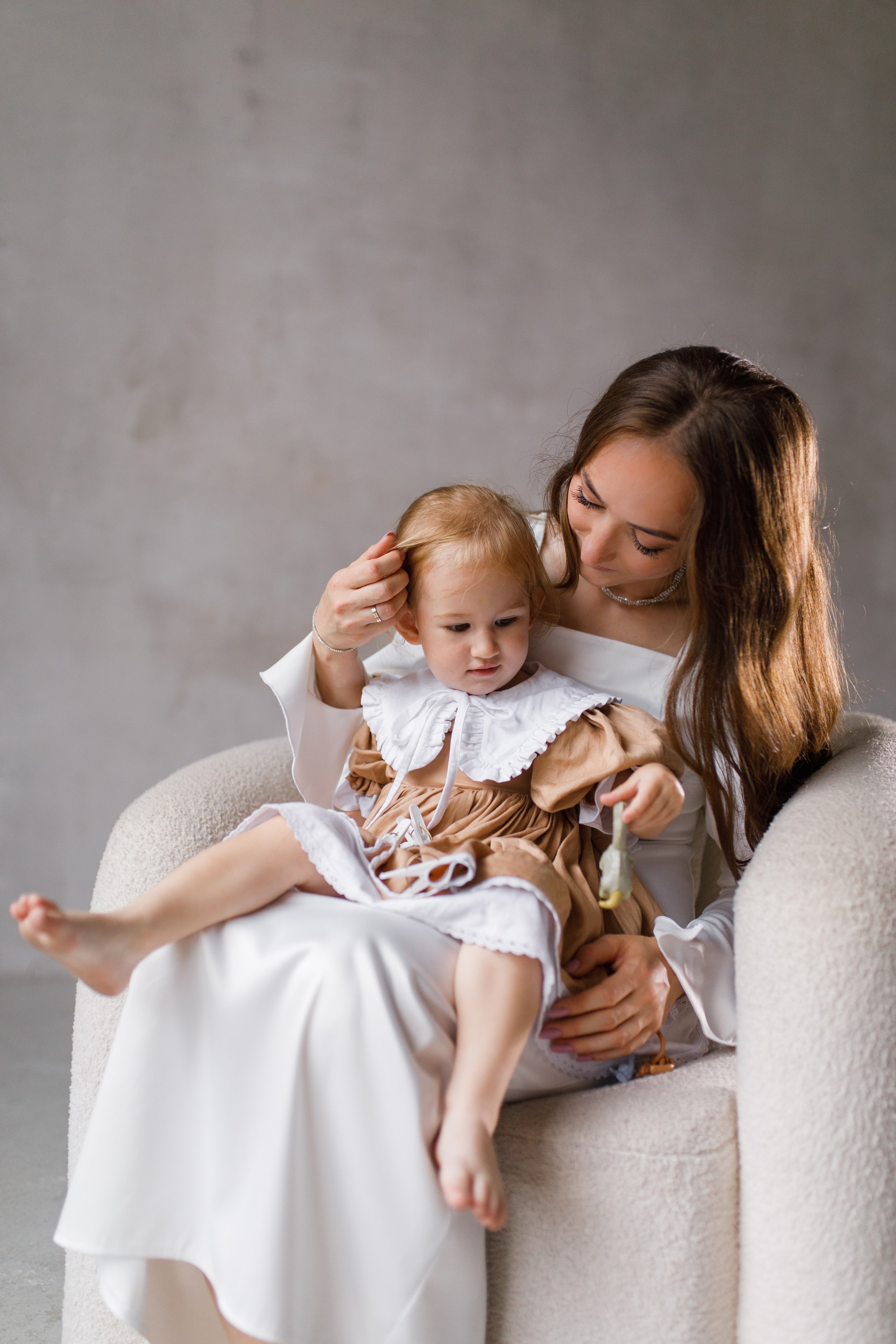 Семейная фотосессия в студии 2 года Валерии. Фотограф в Уфе Ирина Идрисова