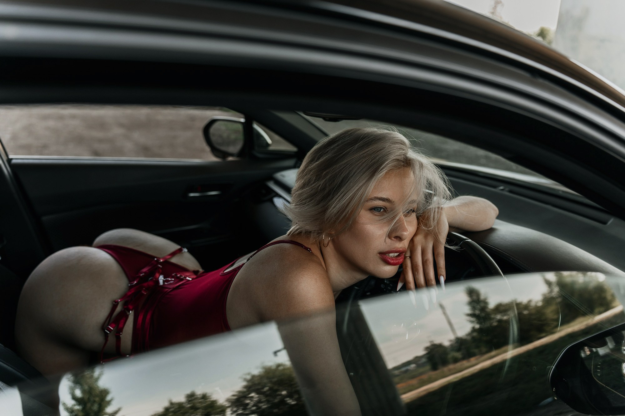Девушка в машине. Для тех, кто не ждёт удачи, а создаёт её. Каждая фотосессия — это твой момент, твой стиль, твой успех. 📸