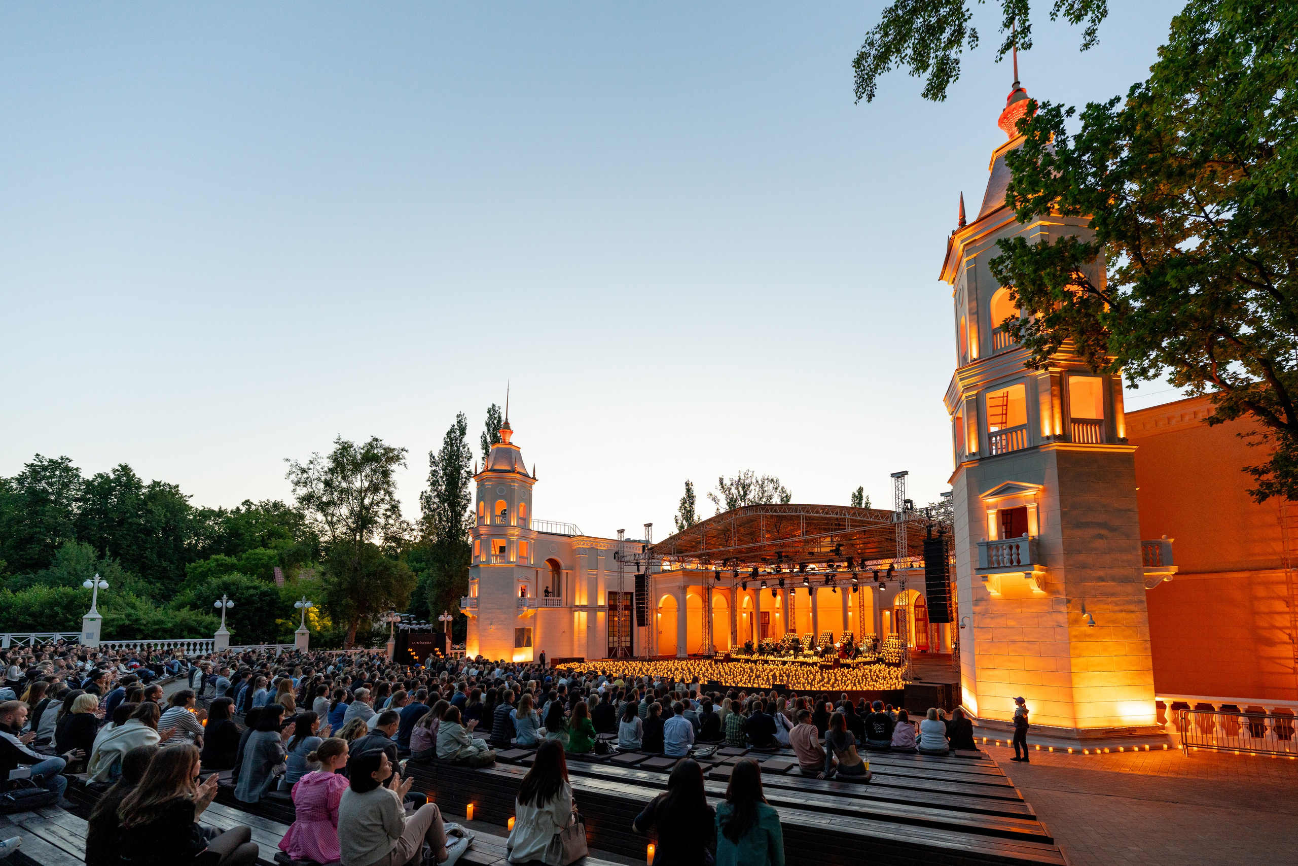 Симфонический оркестр Lumisfera при свечах. Фотограф Никита Комаров