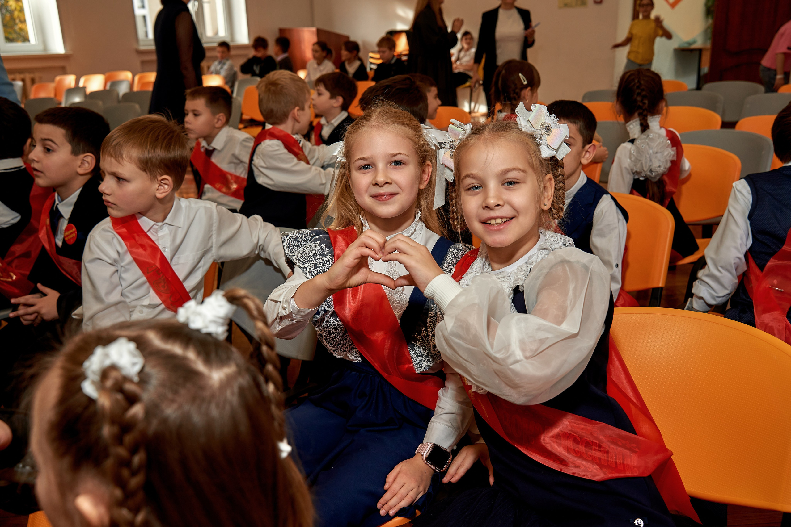 Посвящение в первоклассник в актовом зале 