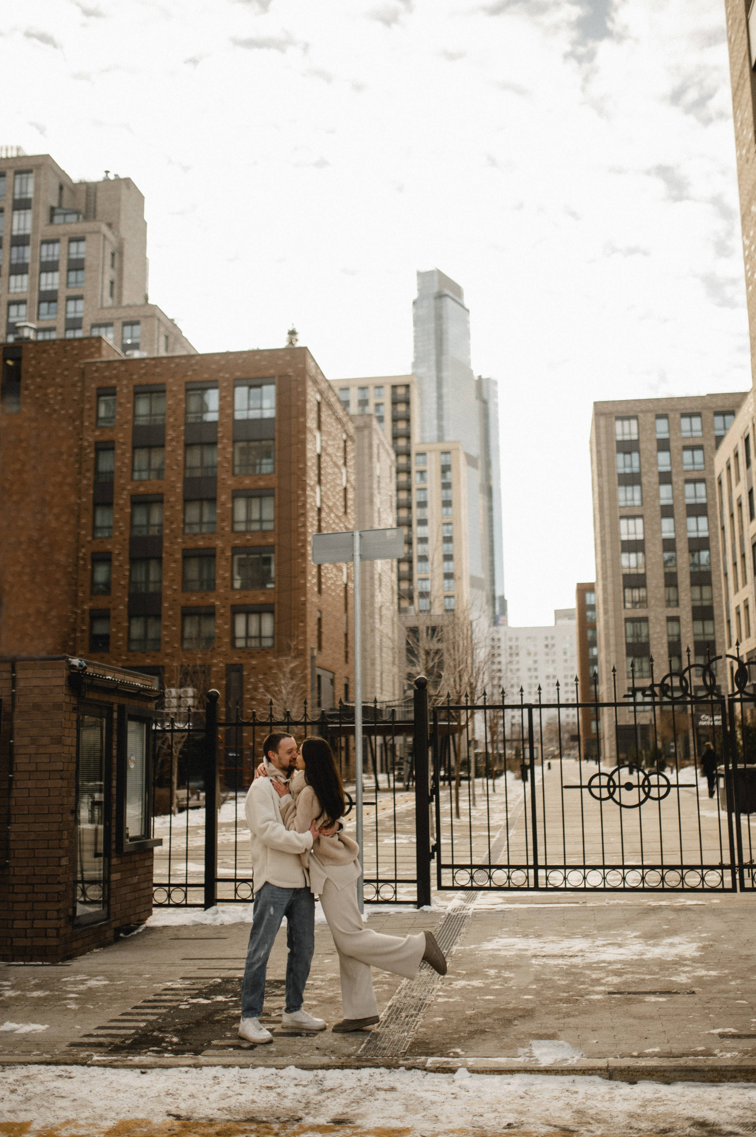 Лавстори стрит фотосессия в зимней Москве. Семейная фотосессия Бутово Москва фотограф Алина Морщагина