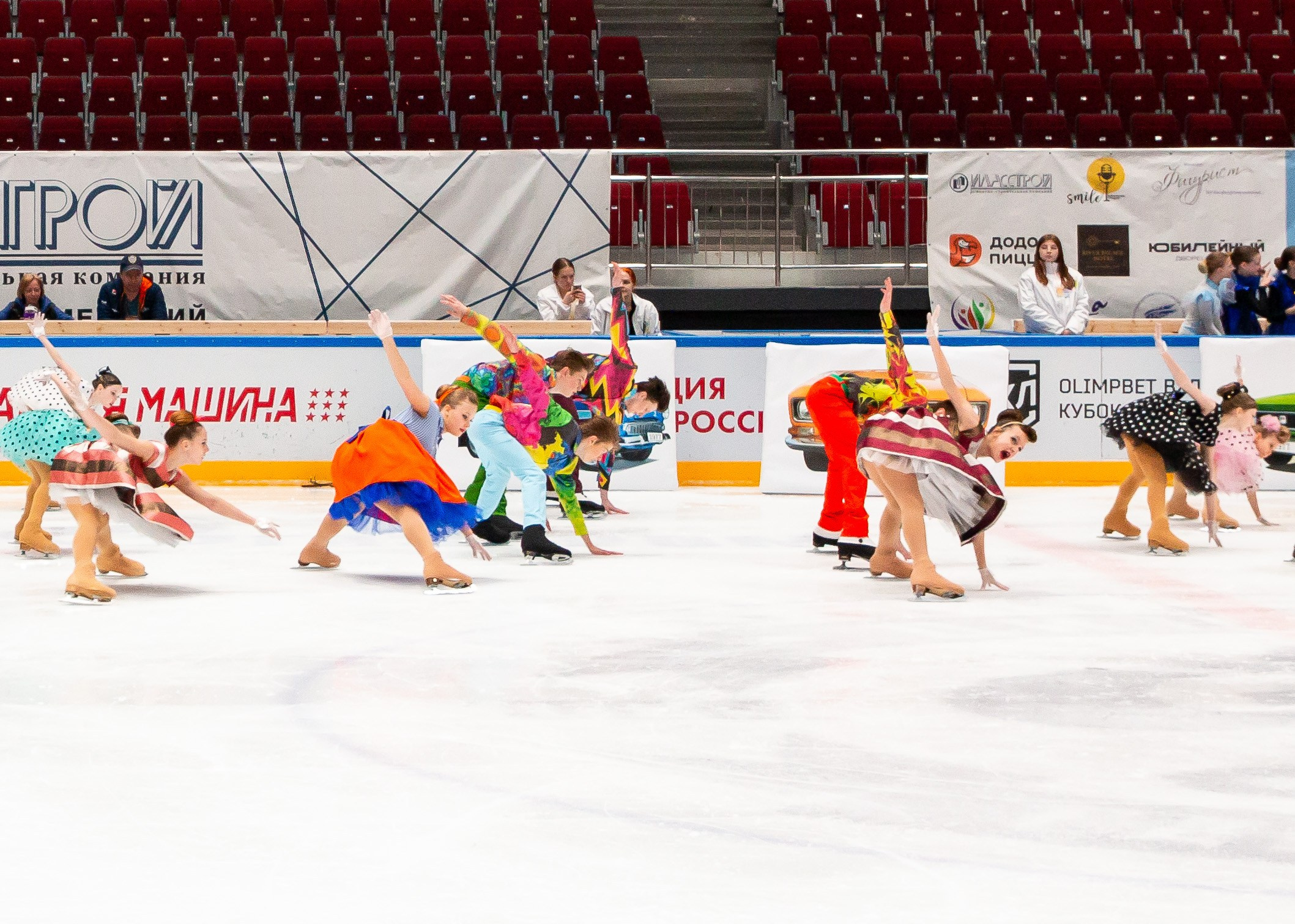 VII Ежегодный фестиваль массовых танцев на льду и фигурного катания «Петровский лёд» Санкт-Петербург 2024. Репортажный фотограф в Москве