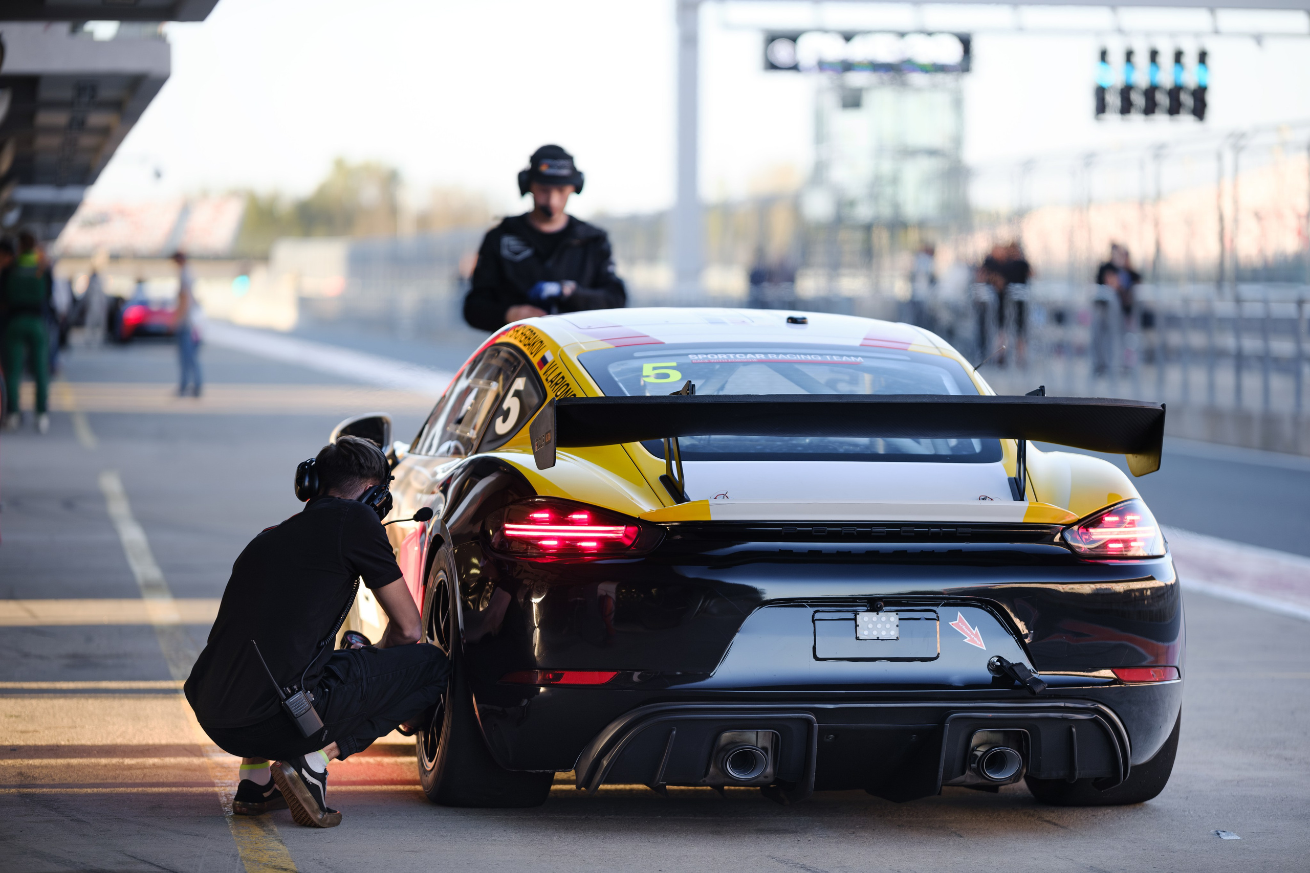 Российская серия гонок на выносливость. Авто и мотоспорт — фотограф Антон Медведев iCoguar