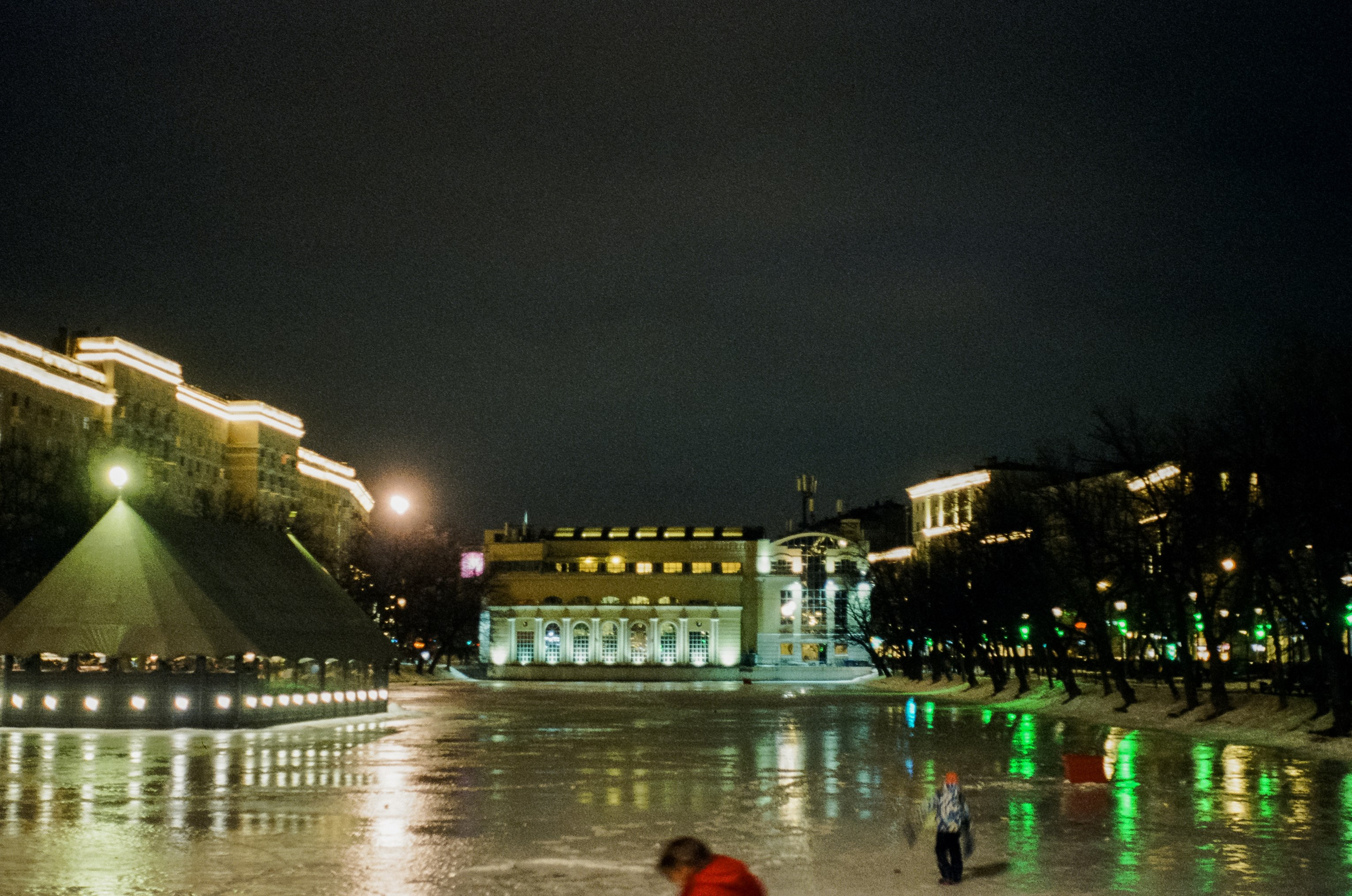 Zeiss Ikon Contessa — Zeiss-Opton Tessar T 45 mm f/2.8 / Wonder 500T (Kodak Vision 3 500T) @ISO 800