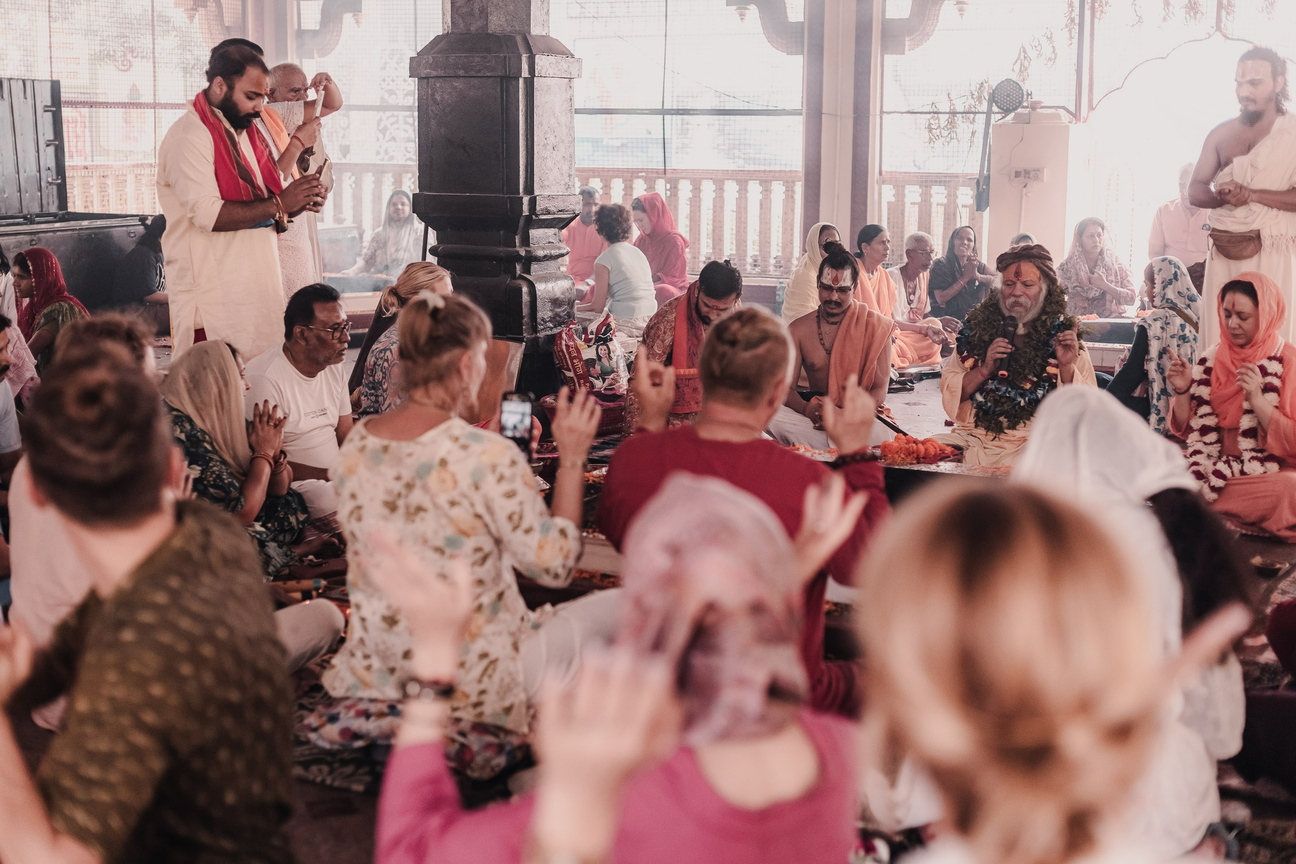 Navaratri yajna at Devraha Baba Ji ashram. Мариам Багдасарян