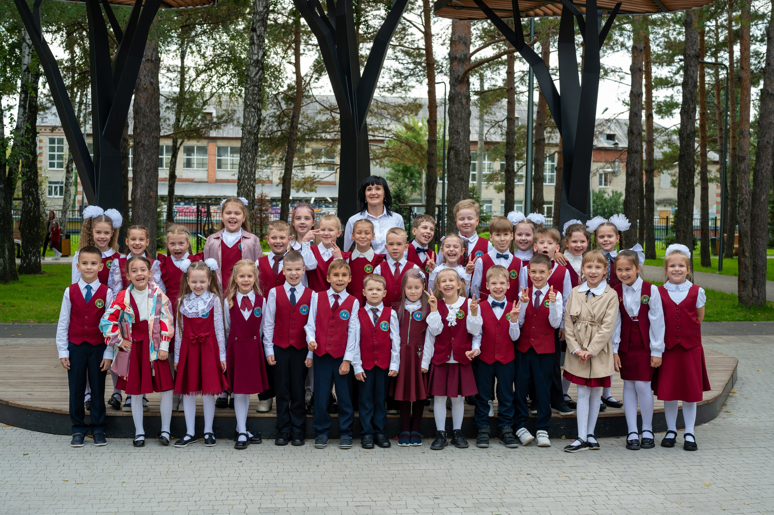 1 сентября 16 гимназия 2 класс (линейка + в классе+ на улице). Фотограф новорожденных, семейный детский в Тюмени Татьяна Морозова