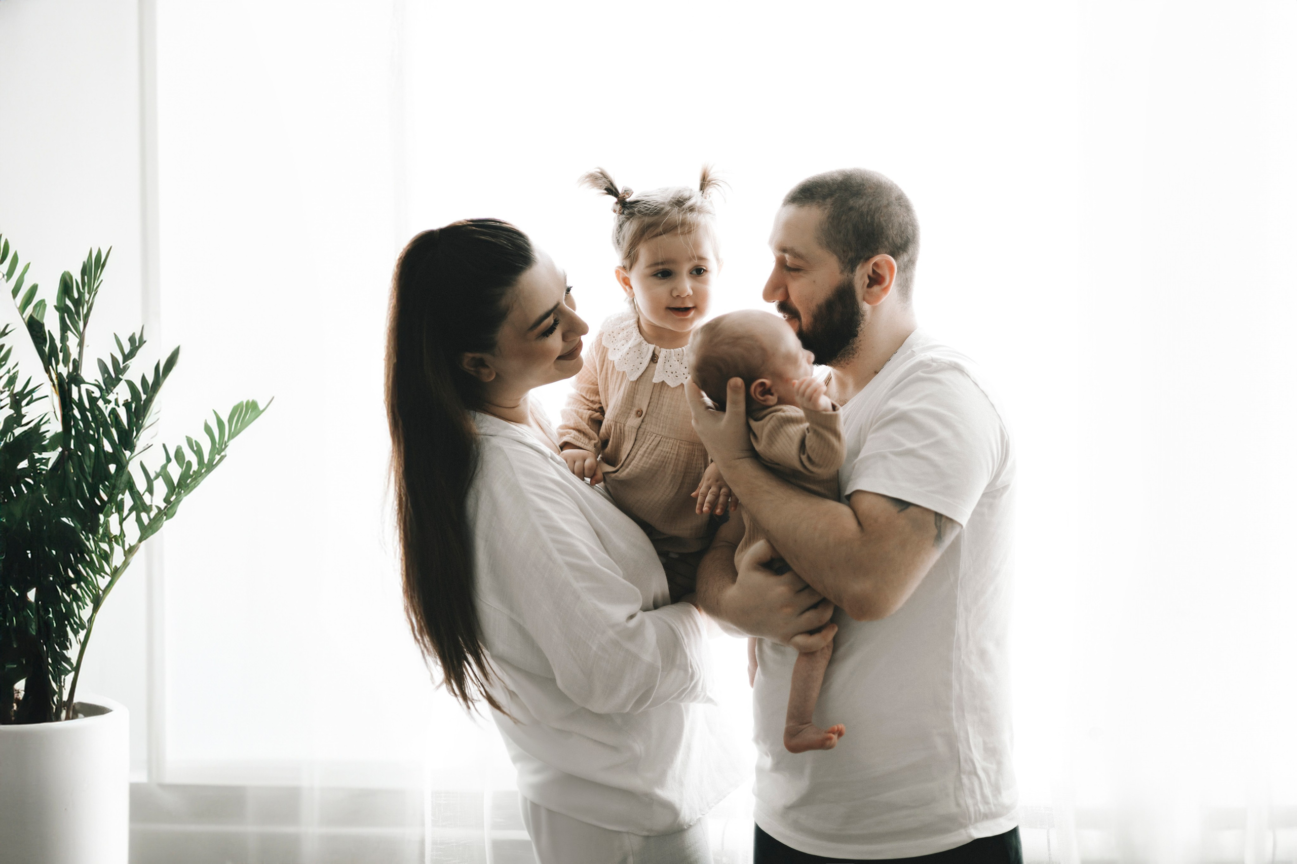 счастливая семья с детьми