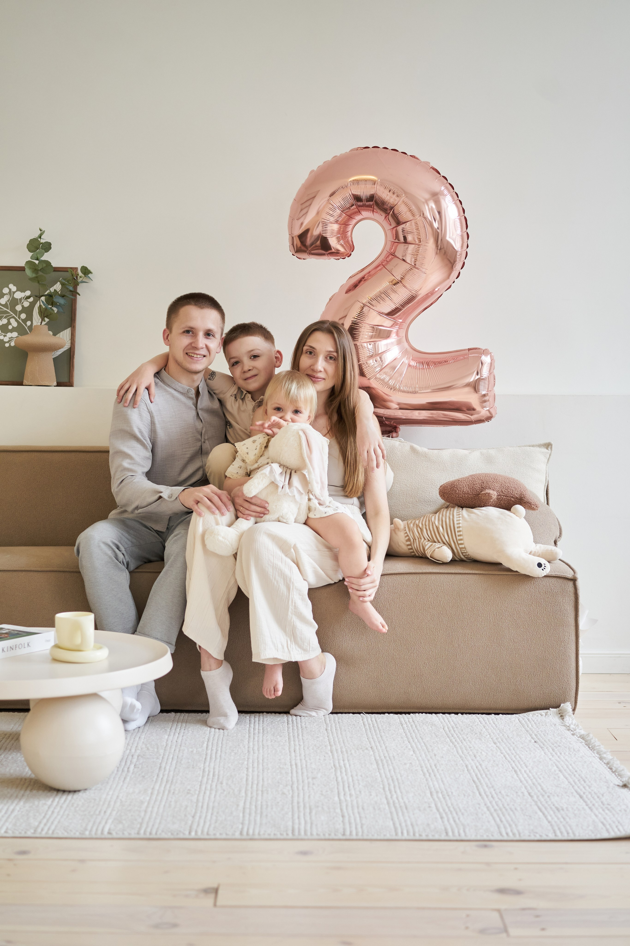 Семейная фотосессия в студии. Фотограф Екатеринбург Кокшарова Александра