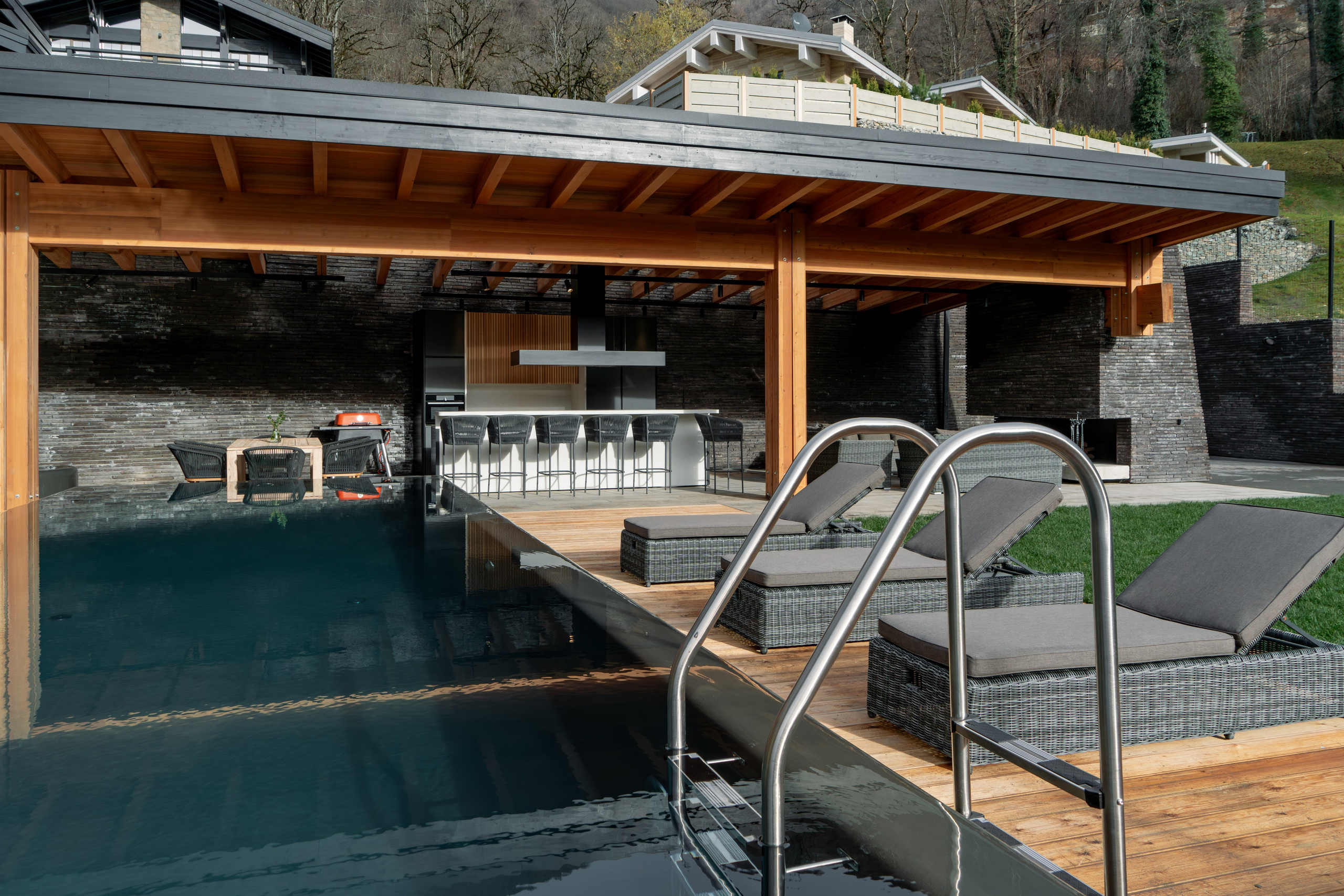 Загородный комплекс в стиле шале — экстерьер. Репортажный фотограф в Красной Поляне и Сочи Павлюченко Екатерина