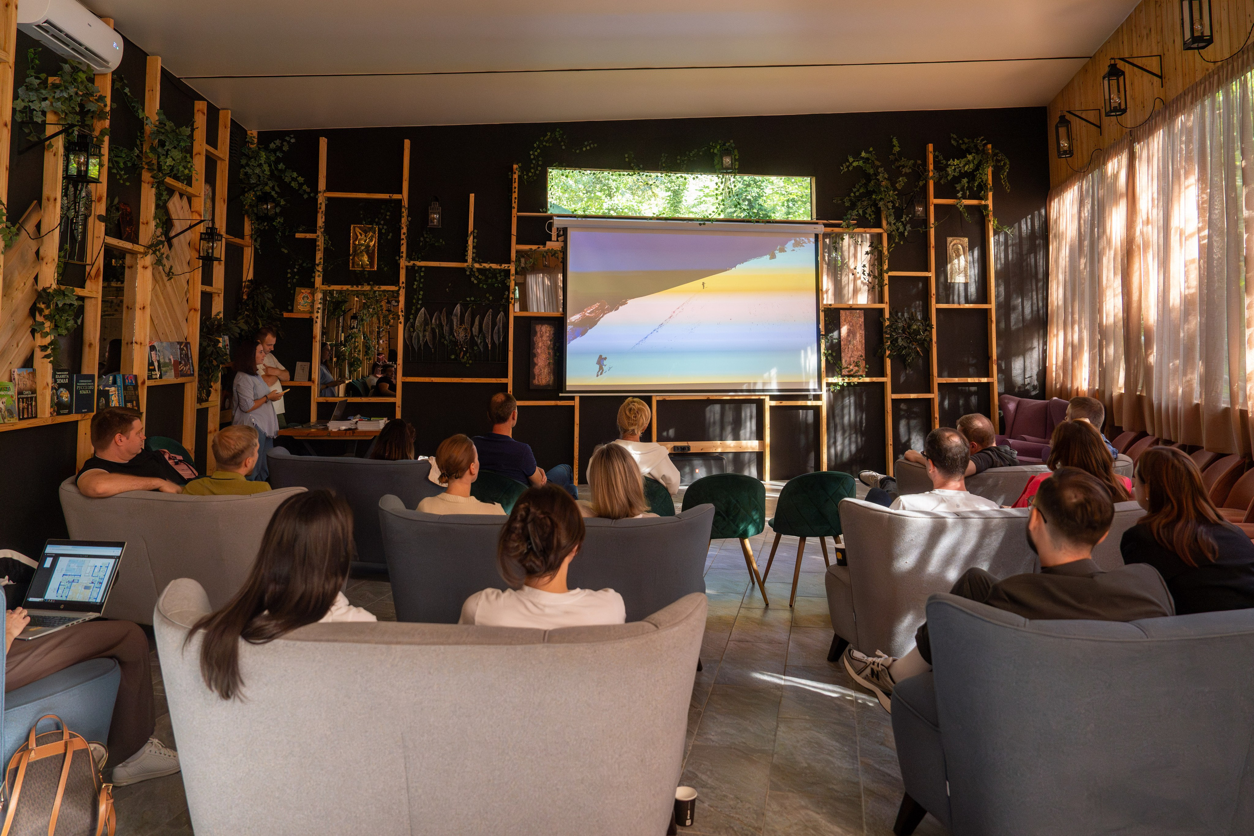 MICE меоприятие на курорте Красная Поляна для компании «Неометрия''. Репортажный фотограф в Красной Поляне и Сочи Павлюченко Екатерина