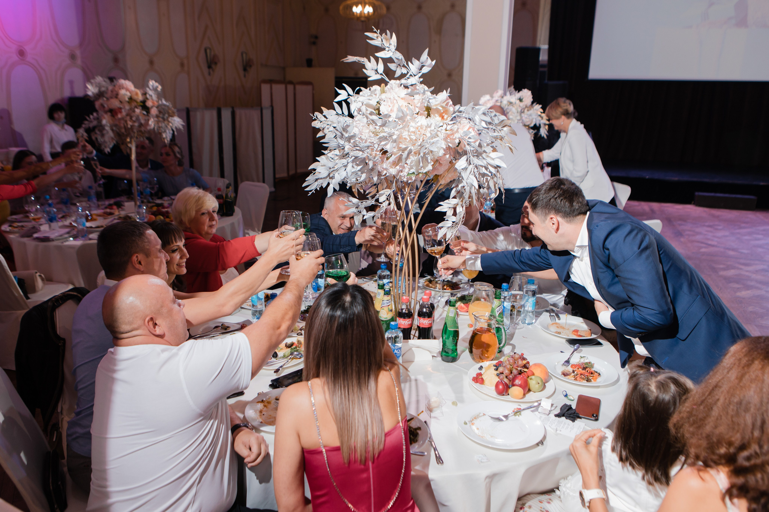 Юрий и Кристина. Видеосъемка и фотосъемка свадеб. Фотограф и оператор на свадьбу. Видеосъемка подкастов, собственная видео-фотостудии. Предметная фотосъемка