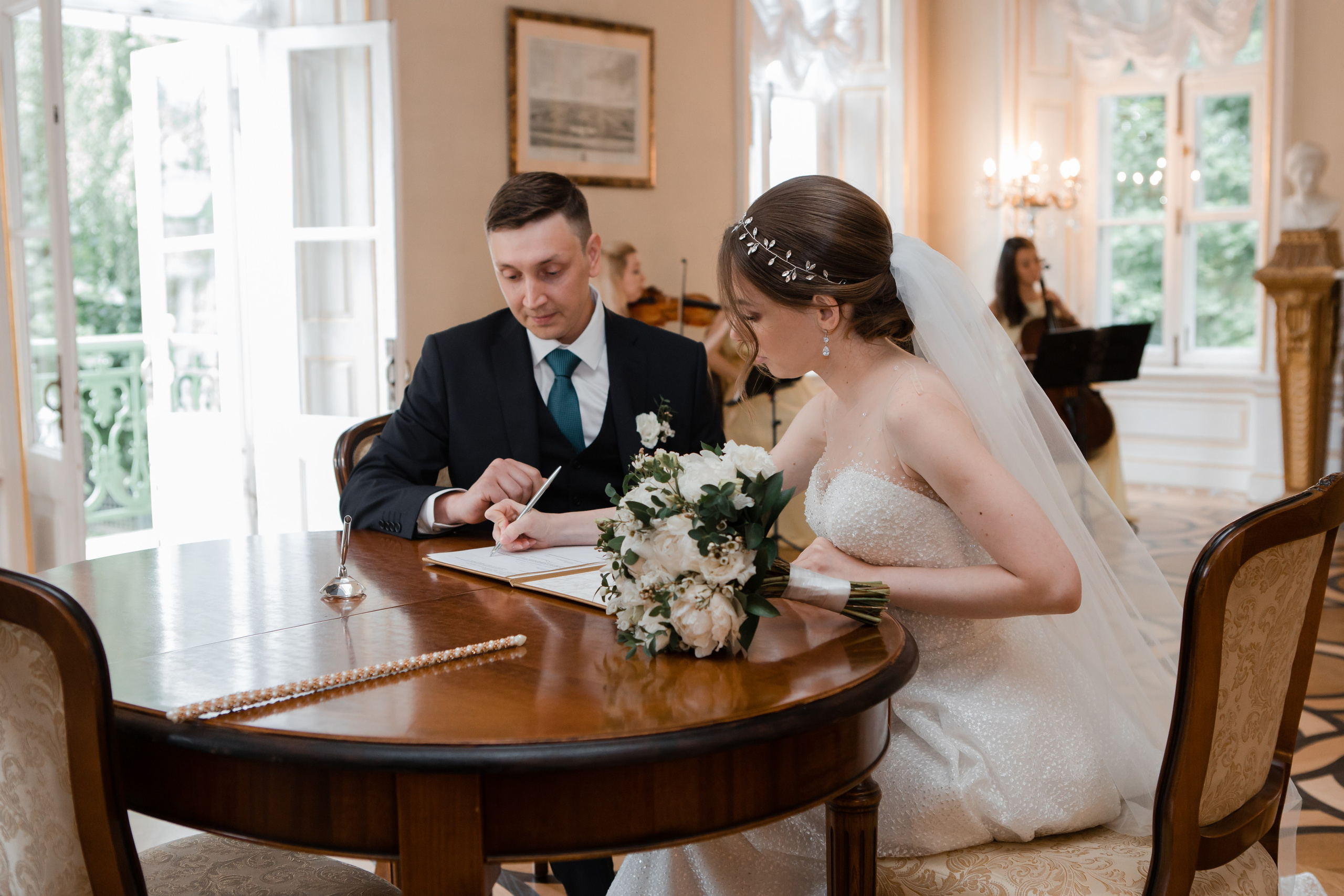 Свадебная фотосъемка Евгения и Натальи. Свадебные фотографии. Видеосъемка и фотосъемка свадеб. Фотограф и оператор на свадьбу. Видеосъемка подкастов, собственная видео-фотостудии. Предметная фотосъемка