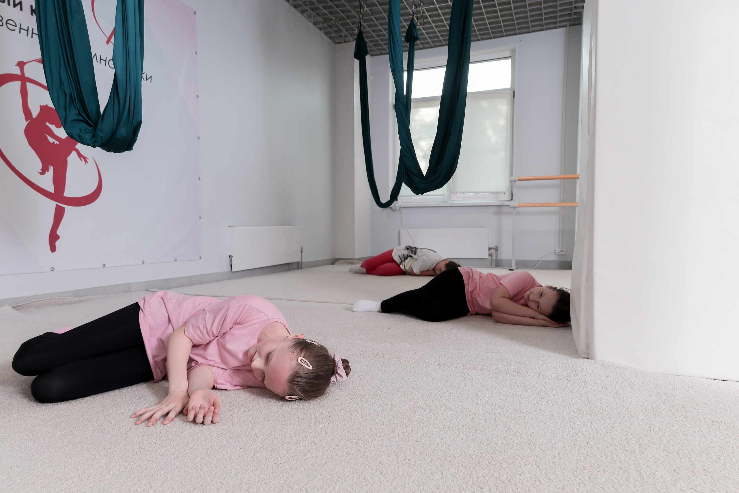 Детская аэройога. Фотограф Надршина Лилия