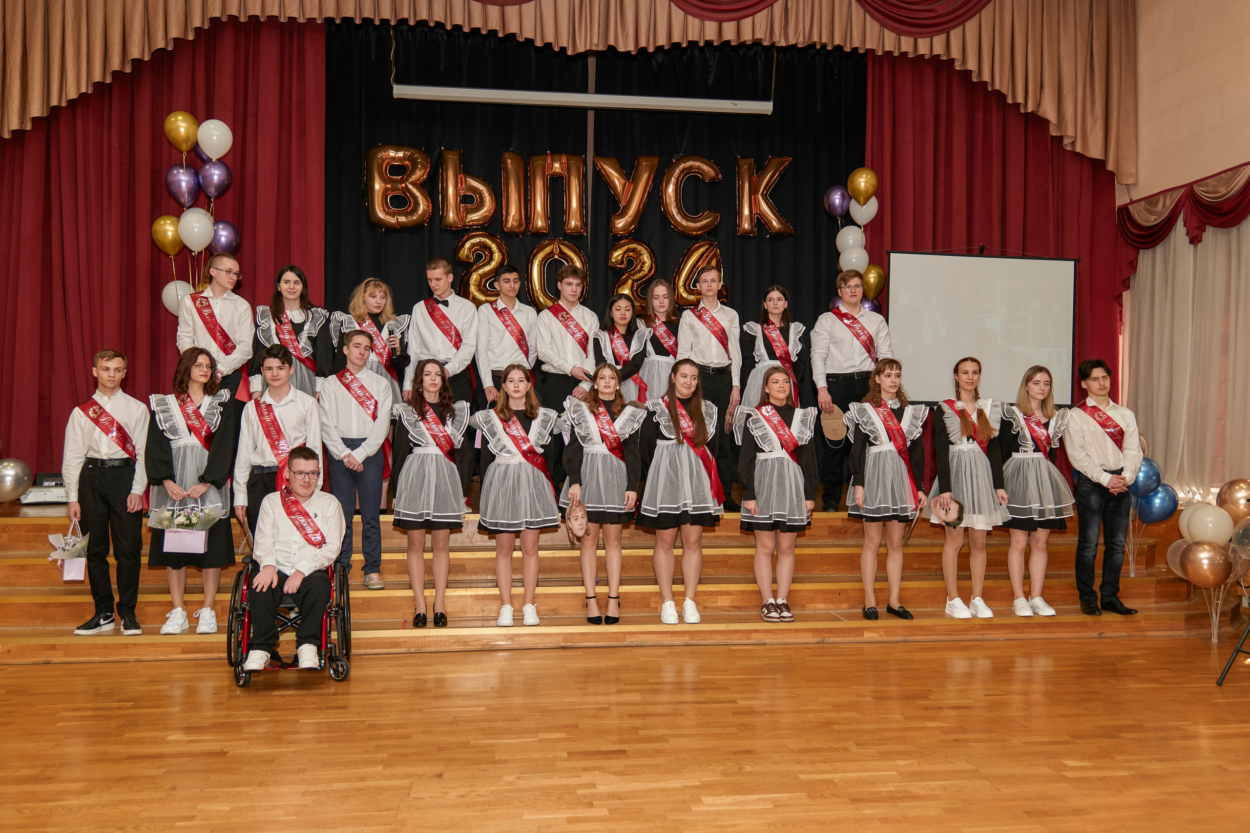 Последний звонок школа 1413. Детский и семейный фотограф г. Москва Оксана Катаджи