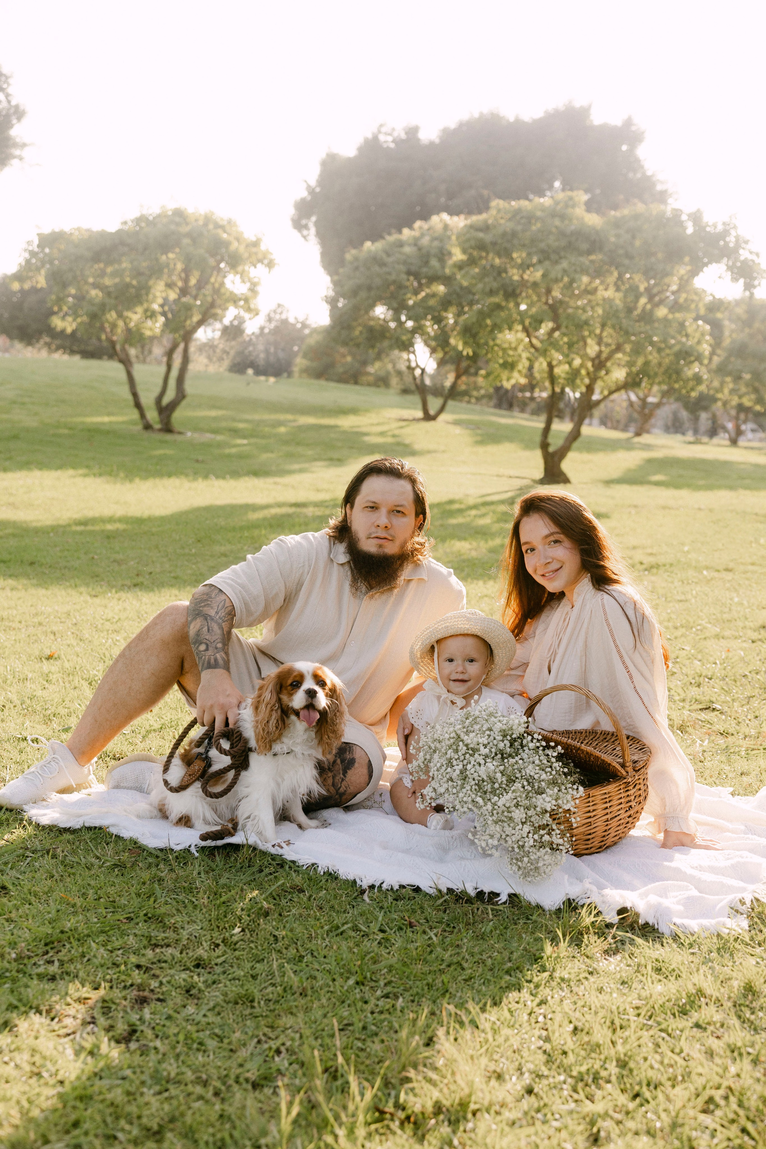 First year photoshoot inside the park (sunset). Wedding and family photographer