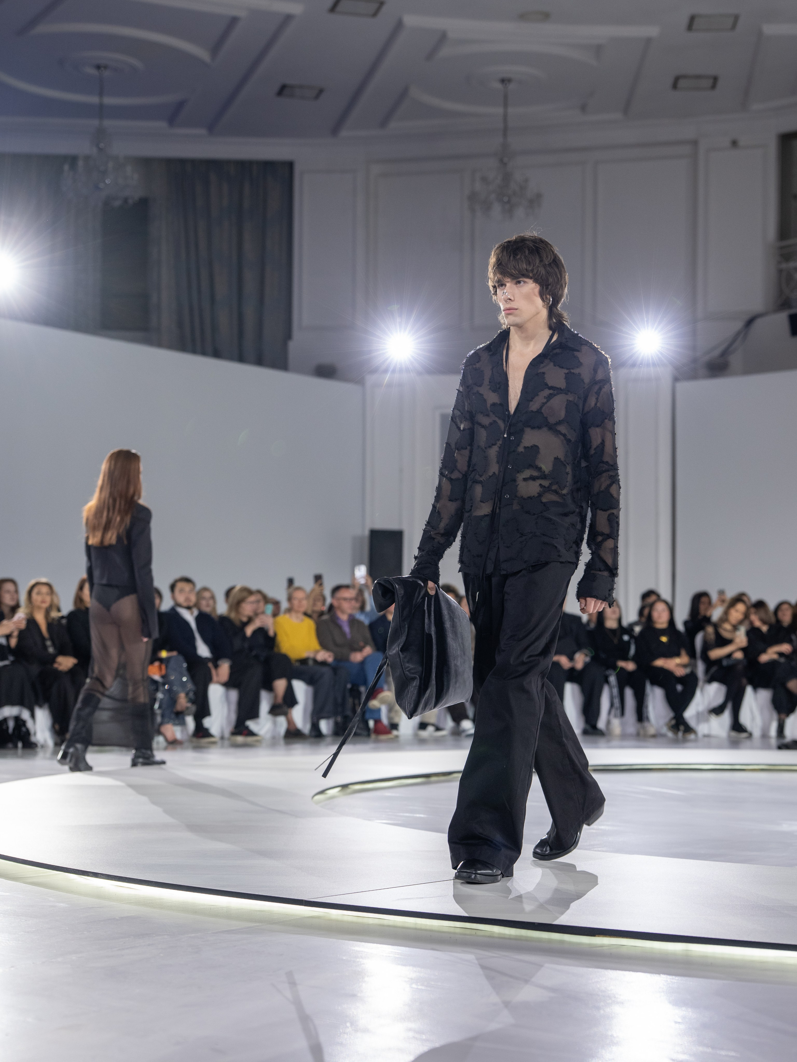 Дизайн DVALI. Сайт Алматинского НЮ АРТ, будуар и фэшн фотографа Дениса Карпенко