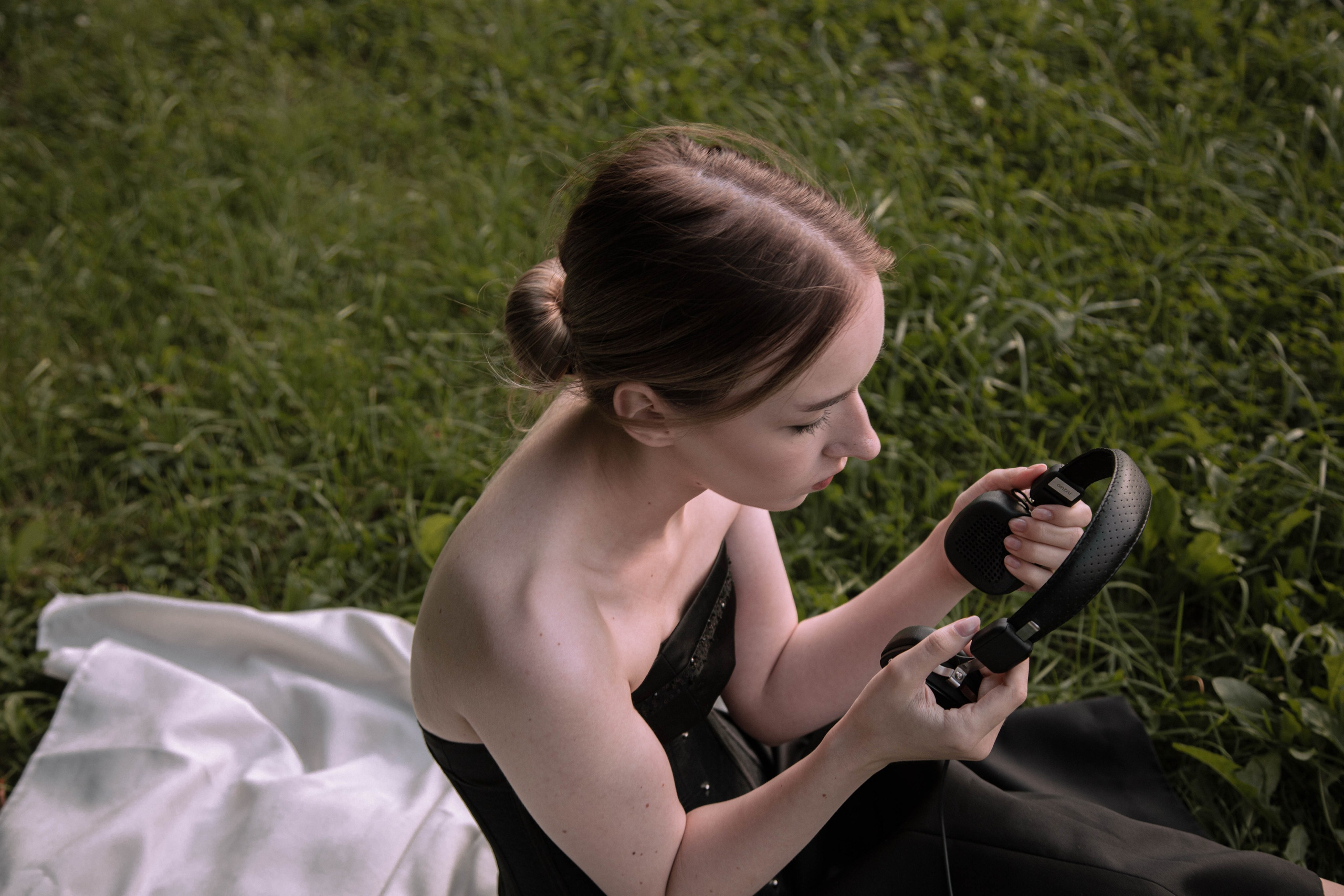 Black dress. DINA MOREVA photography