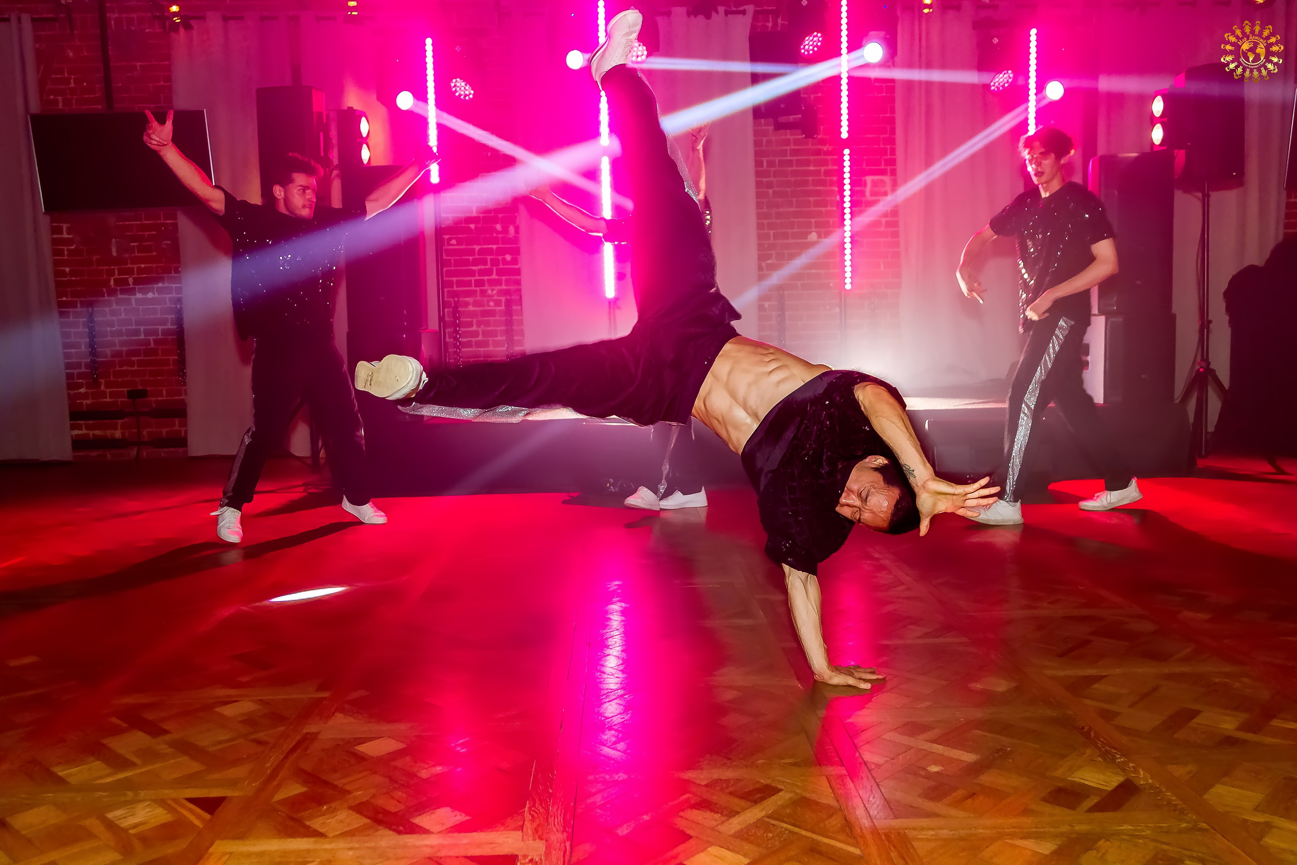 Выпускной 2023 (11-е классы) клуб «Джаггер», Москва. Репортажная съемка в Москве и области. Анималистика