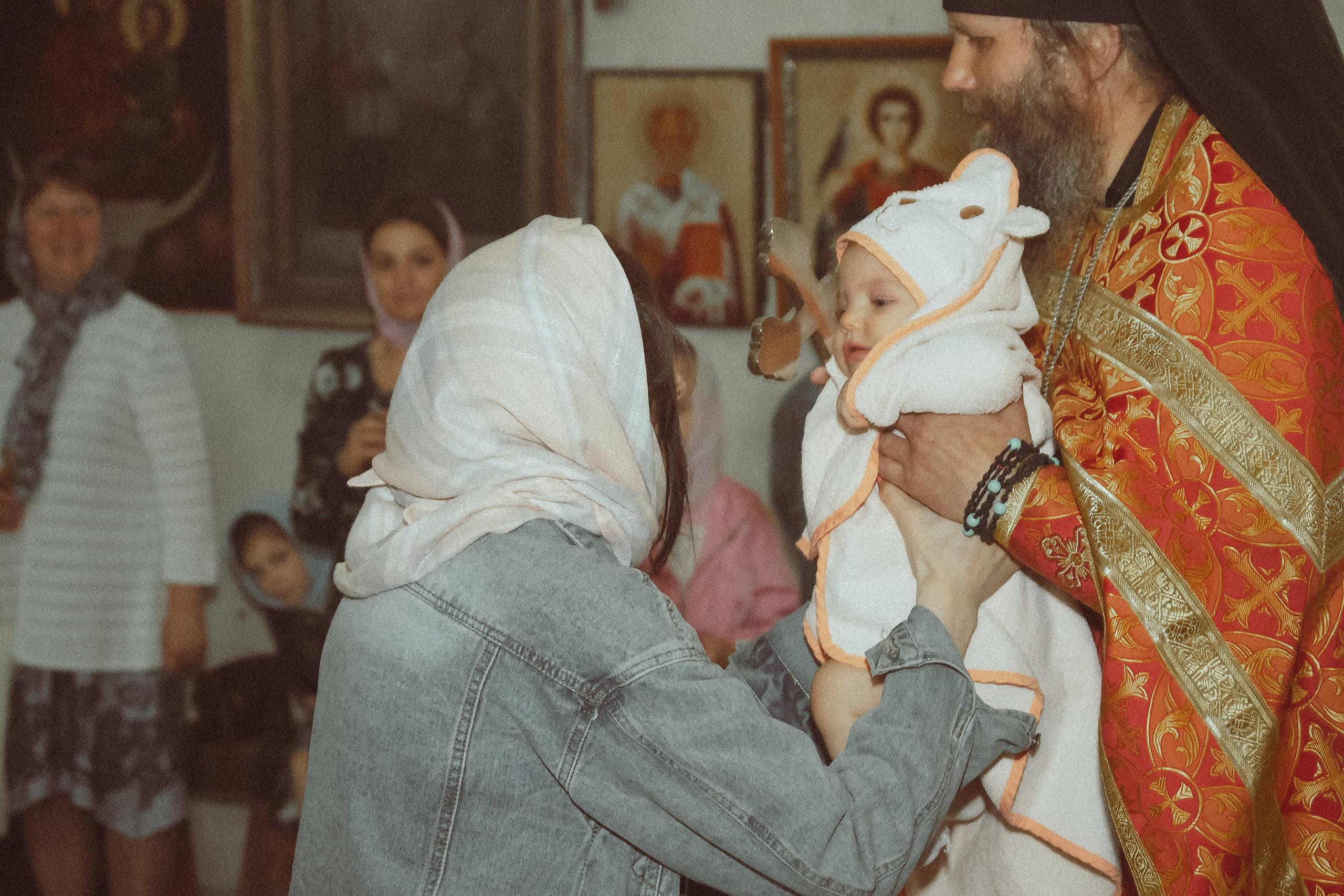 Крещение Ксении в храме Рождества Пресвятой Богородицы д. Щербинино. Фотограф Евгений Егоров