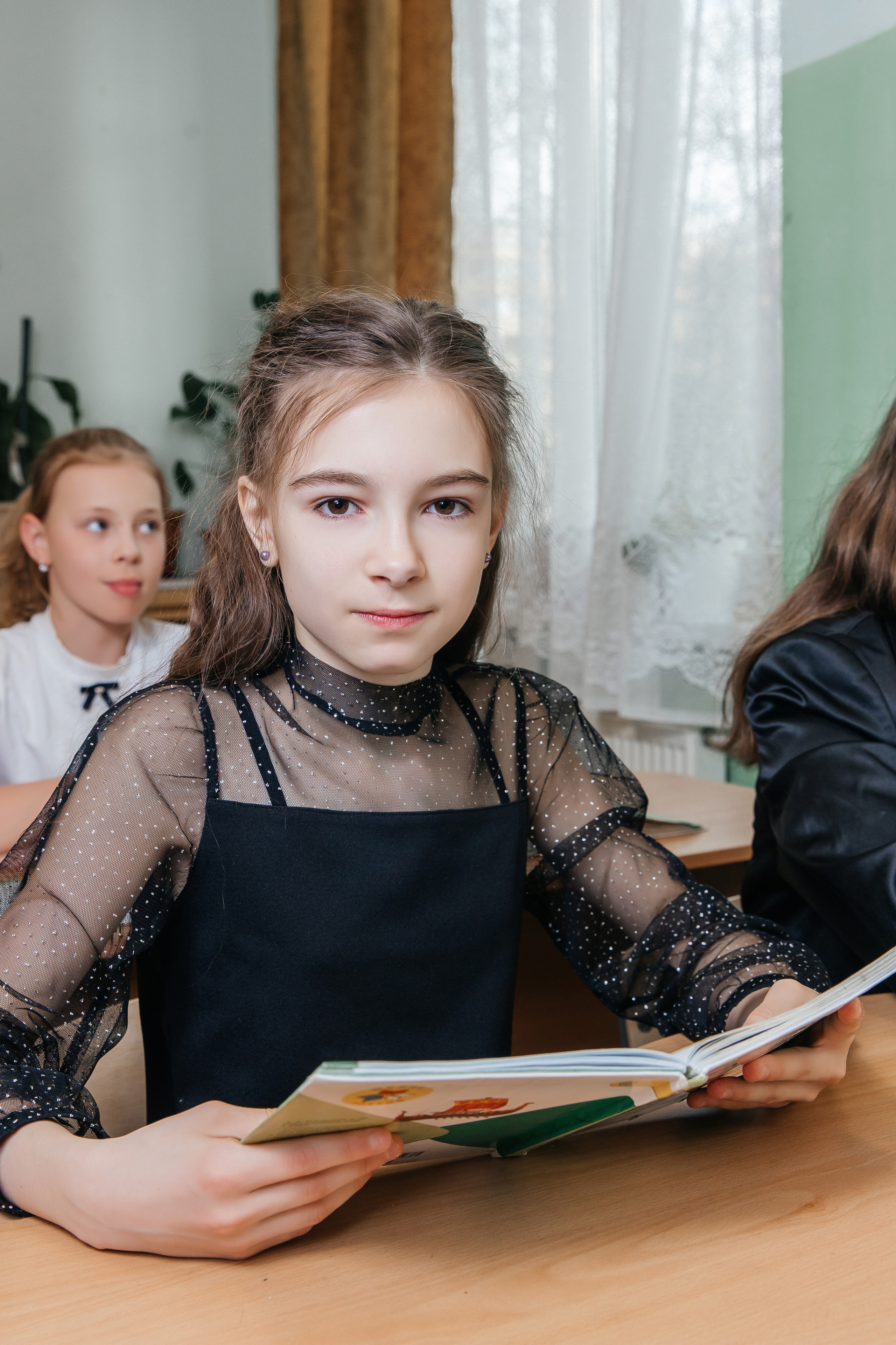 Школа № 90 — 4В класс (25.04.2023) Съемка на папки. Свадебный и семейный фотограф Крамар Наталья