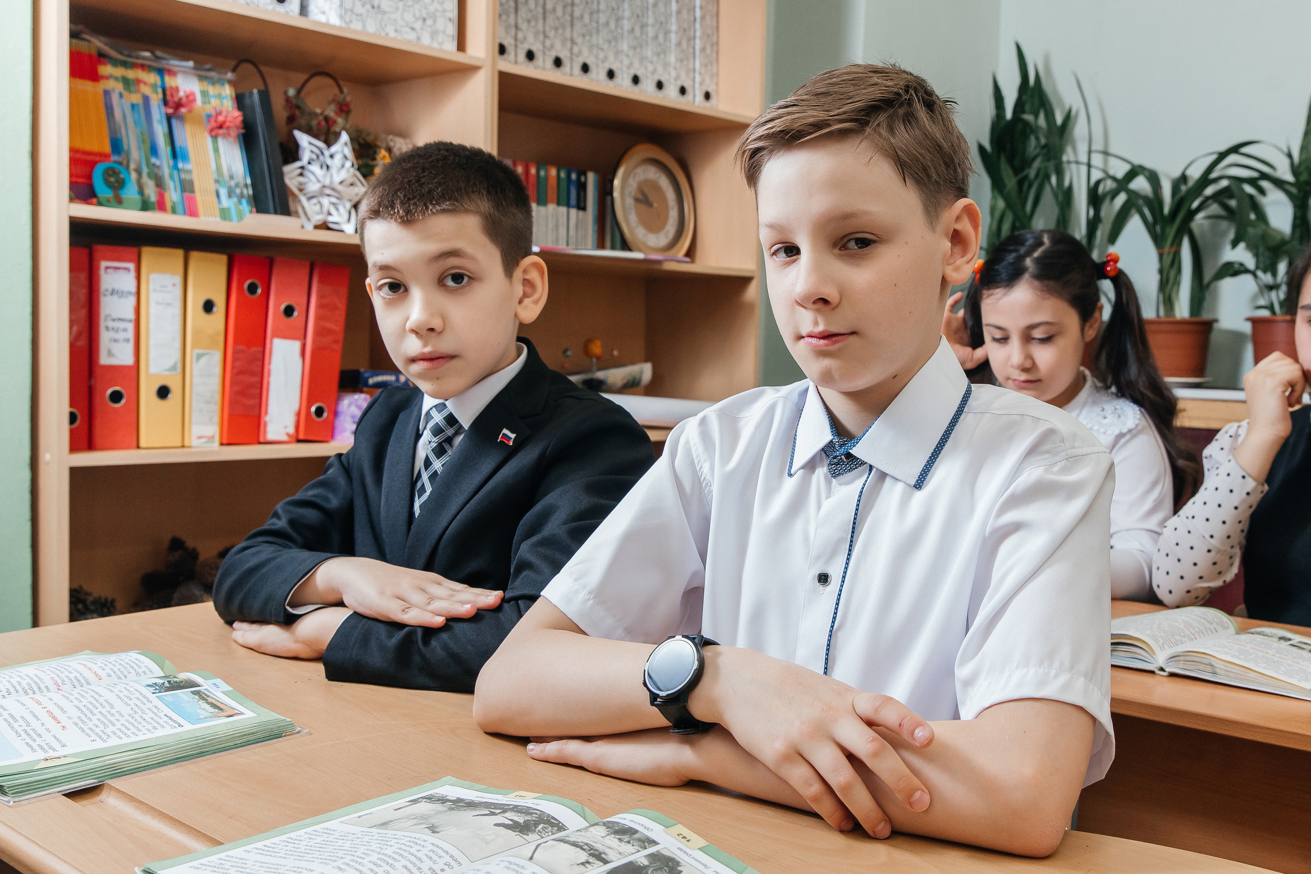 Школа № 90 — 4В класс (25.04.2023) Съемка на папки. Свадебный и семейный фотограф Крамар Наталья