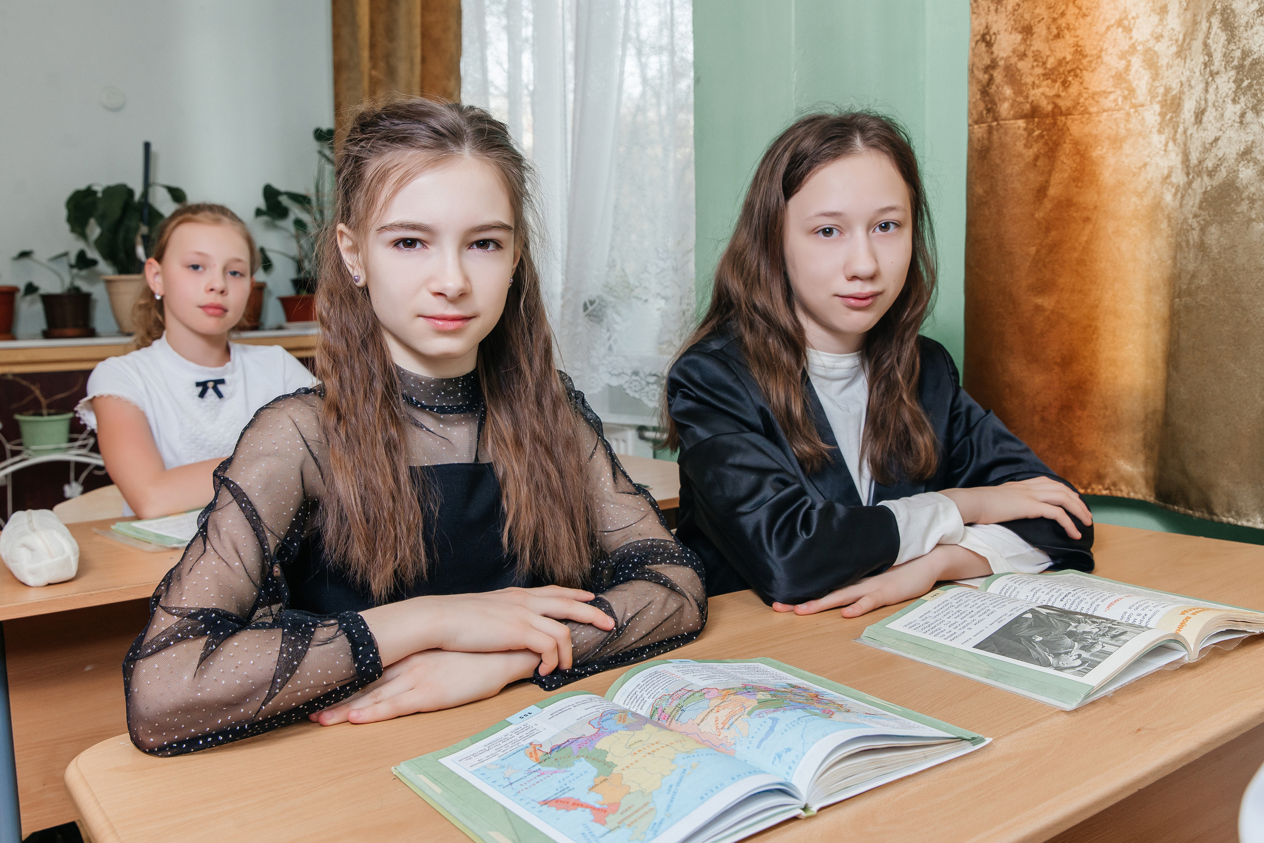 Школа № 90 — 4В класс (25.04.2023) Съемка на папки. Свадебный и семейный фотограф Крамар Наталья