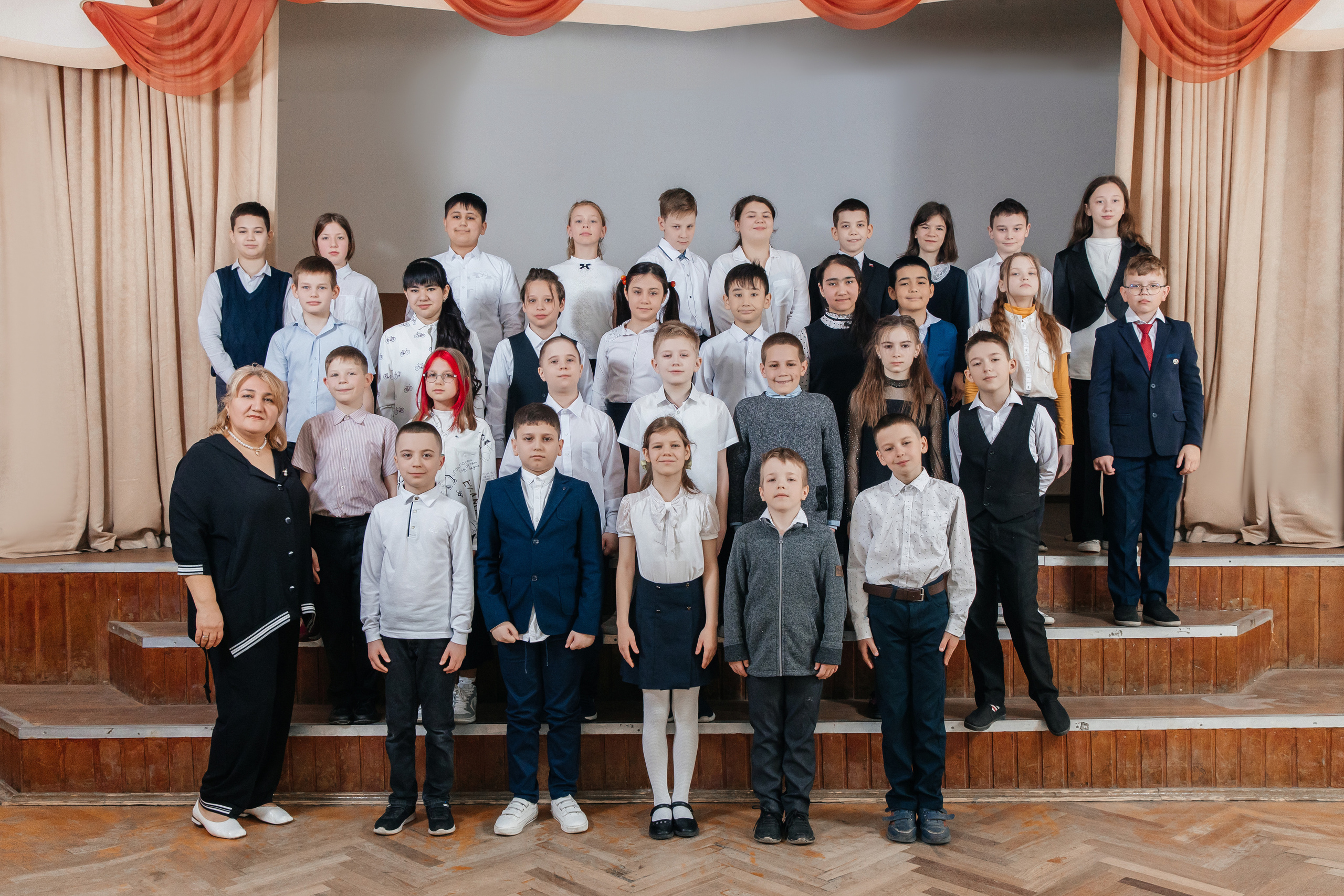 Школа № 90 — 4В класс (25.04.2023) Съемка на папки. Свадебный и семейный фотограф Крамар Наталья