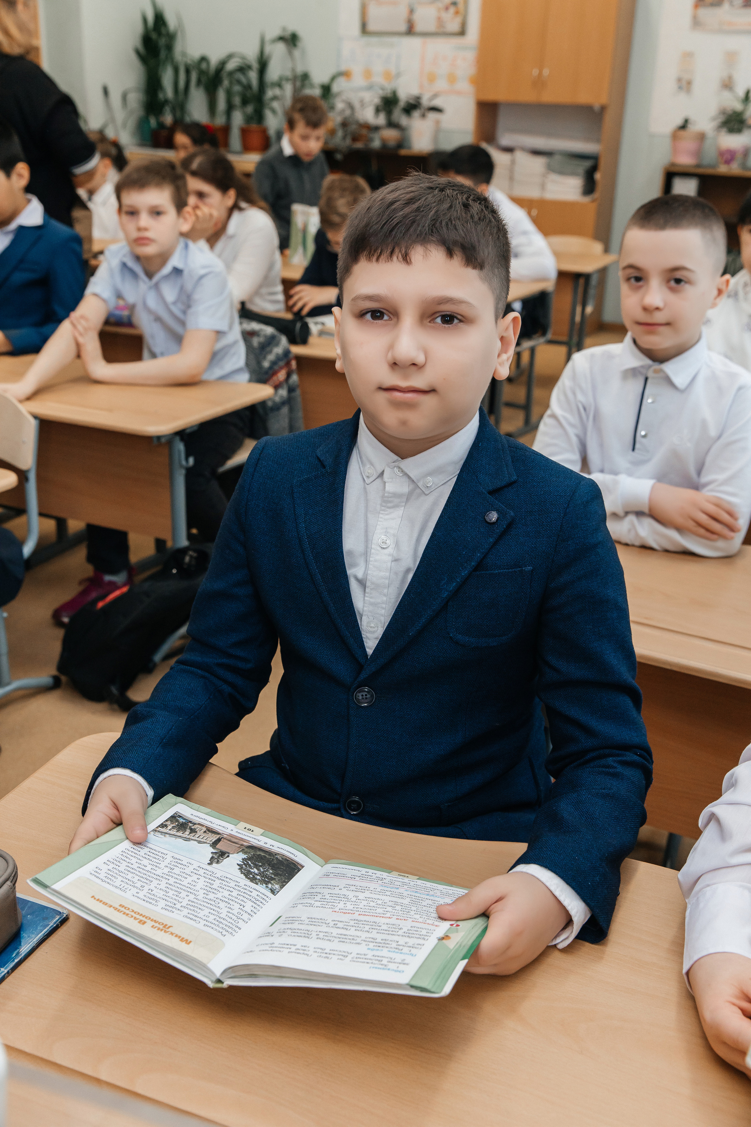 Школа № 90 — 4В класс (25.04.2023) Съемка на папки. Свадебный и семейный фотограф Крамар Наталья