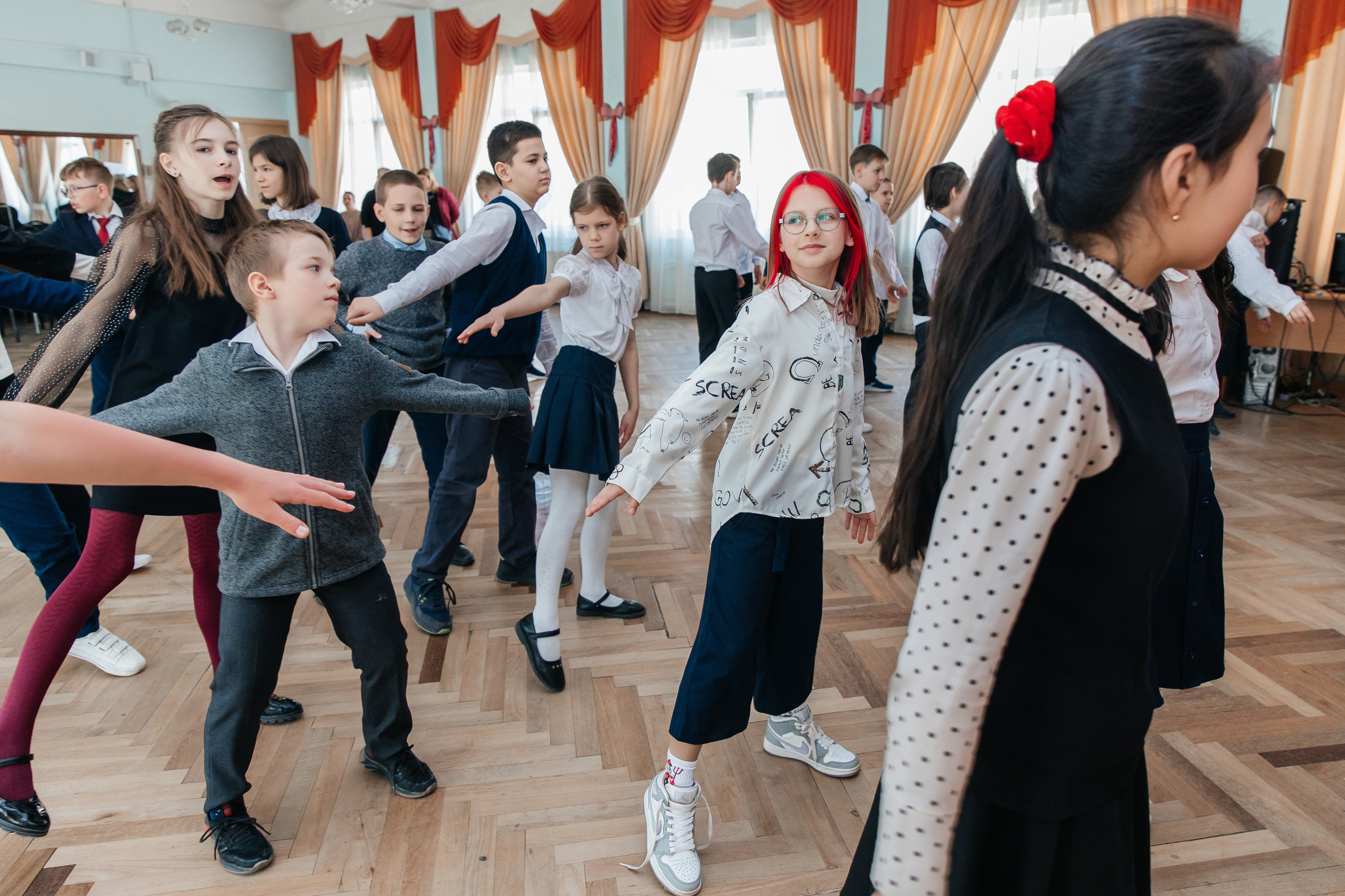 Школа № 90 — 4В класс (25.04.2023) Съемка на папки. Свадебный и семейный фотограф Крамар Наталья