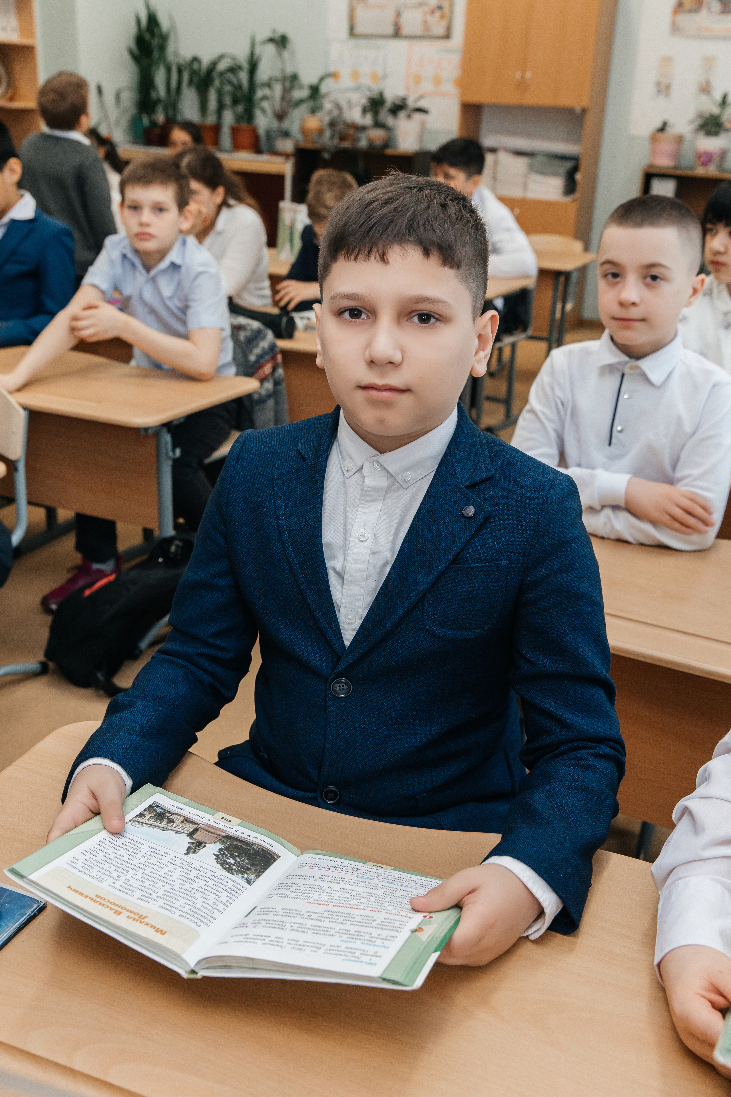 Школа № 90 — 4В класс (25.04.2023) Съемка на папки. Свадебный и семейный фотограф Крамар Наталья