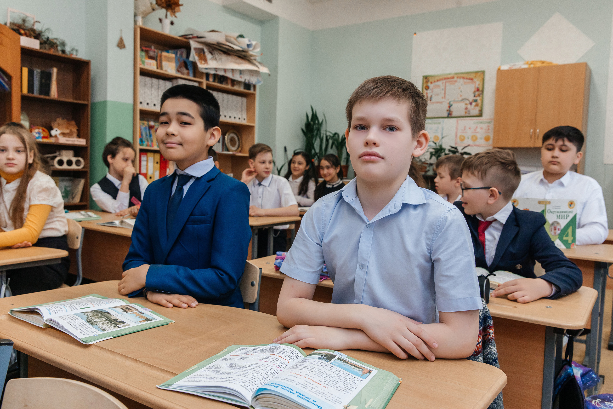 Школа № 90 — 4В класс (25.04.2023) Съемка на папки. Свадебный и семейный фотограф Крамар Наталья