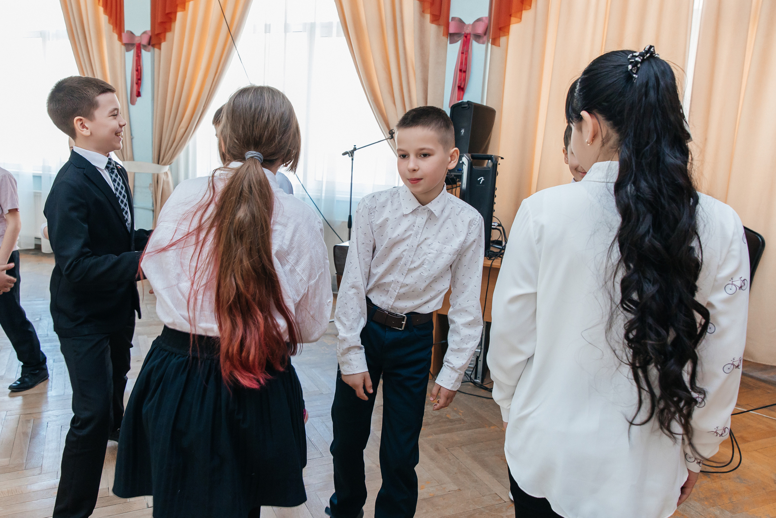 Школа № 90 — 4В класс (25.04.2023) Съемка на папки. Свадебный и семейный фотограф Крамар Наталья