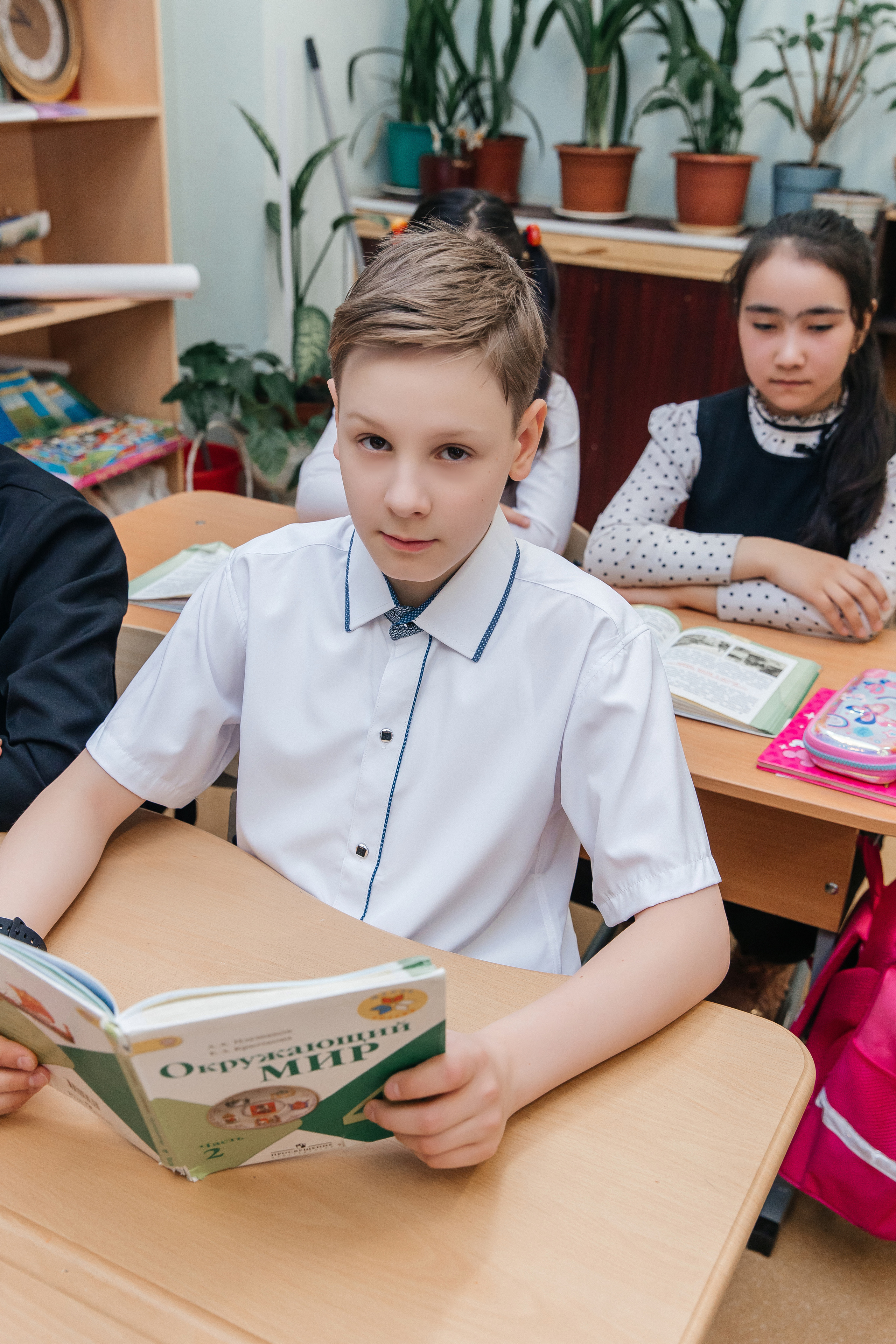 Школа № 90 — 4В класс (25.04.2023) Съемка на папки. Свадебный и семейный фотограф Крамар Наталья