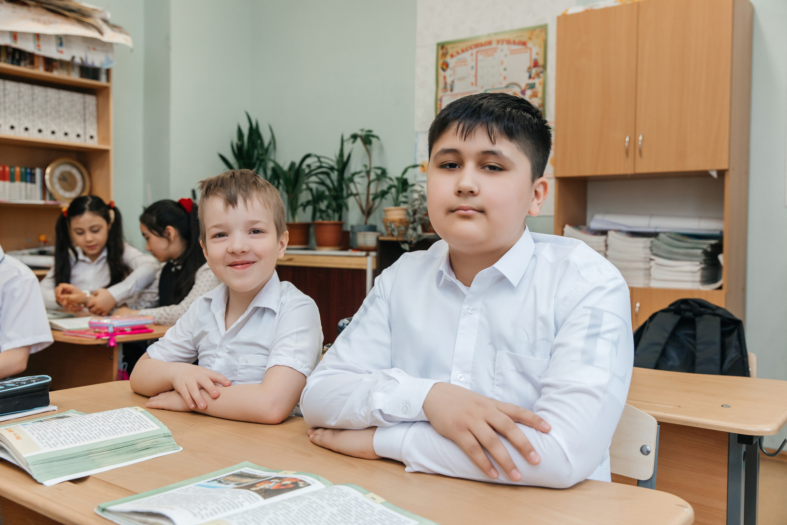 Школа № 90 — 4В класс (25.04.2023) Съемка на папки. Свадебный и семейный фотограф Крамар Наталья