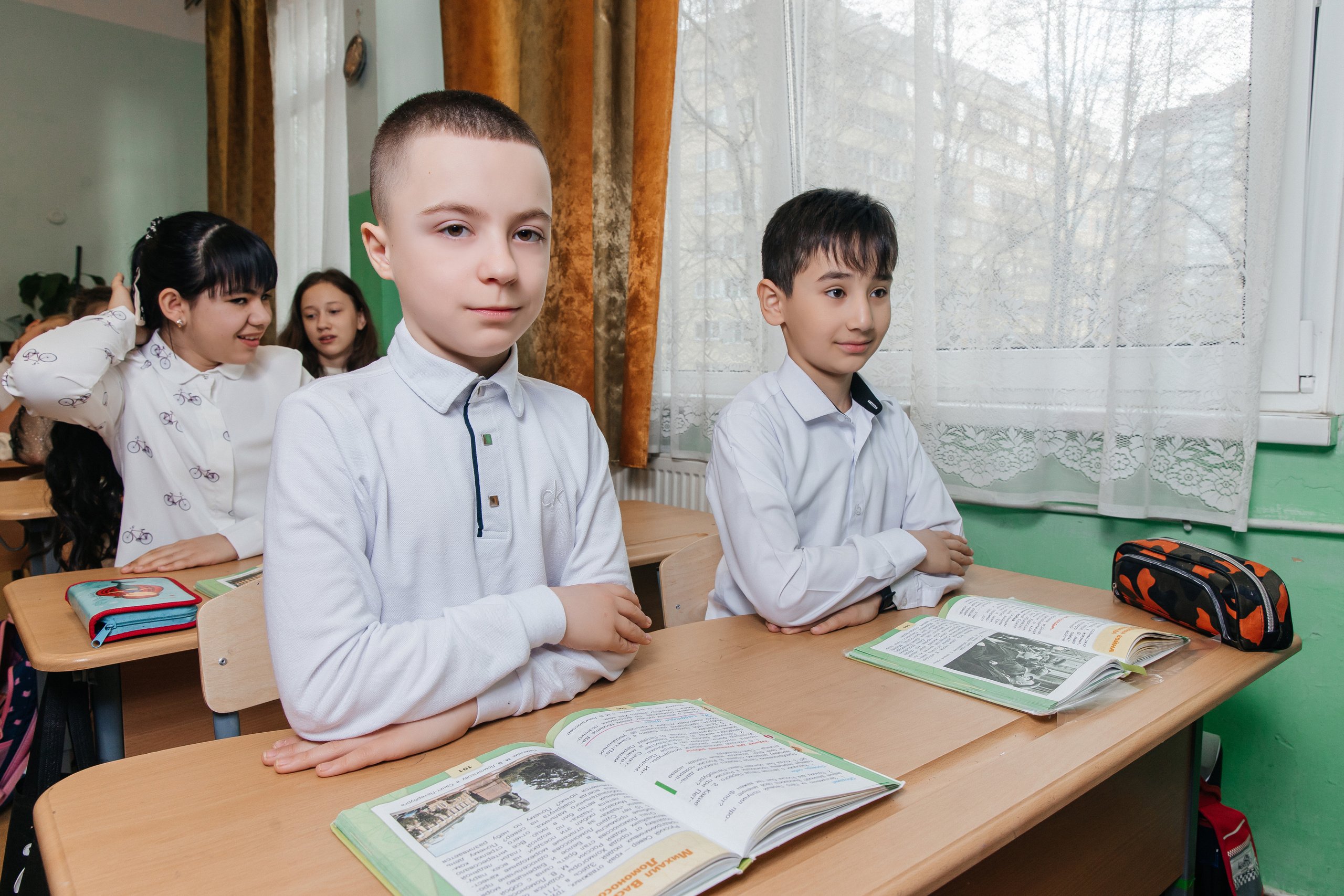 Школа № 90 — 4В класс (25.04.2023) Съемка на папки. Свадебный и семейный фотограф Крамар Наталья