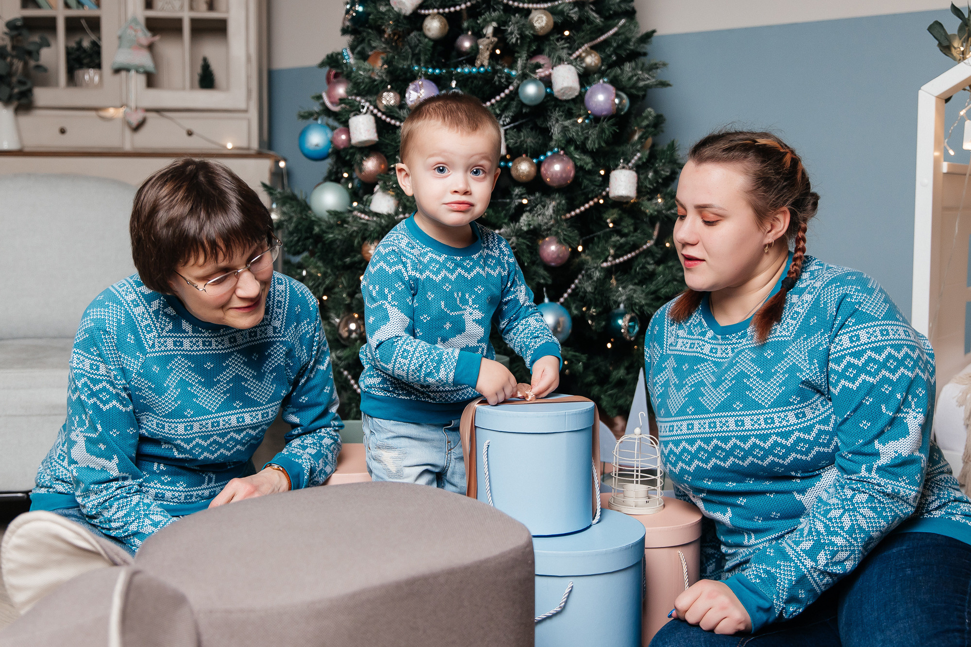 Алина, Дениска и бабушка Татьяна (13 ноября 2022). Свадебный и семейный фотограф Крамар Наталья