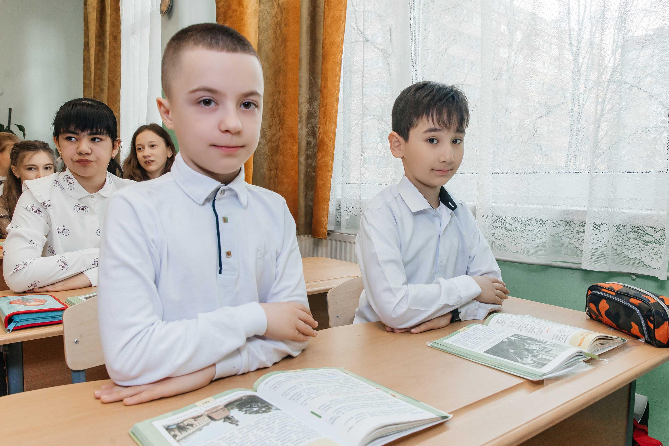 Школа № 90 — 4В класс (25.04.2023) Съемка на папки. Свадебный и семейный фотограф Крамар Наталья